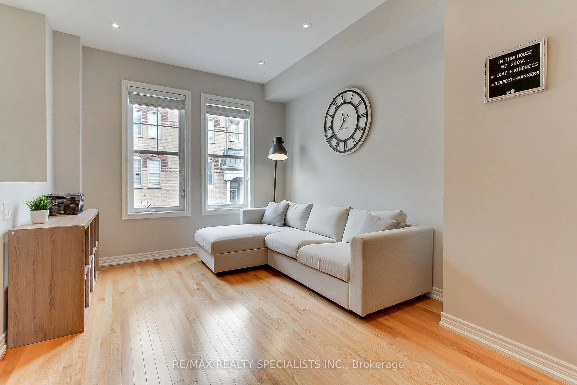 Photo 8 of Unit 5, 10 Porter Avenue W, Vaughan, West Woodbridge — HOMEH
