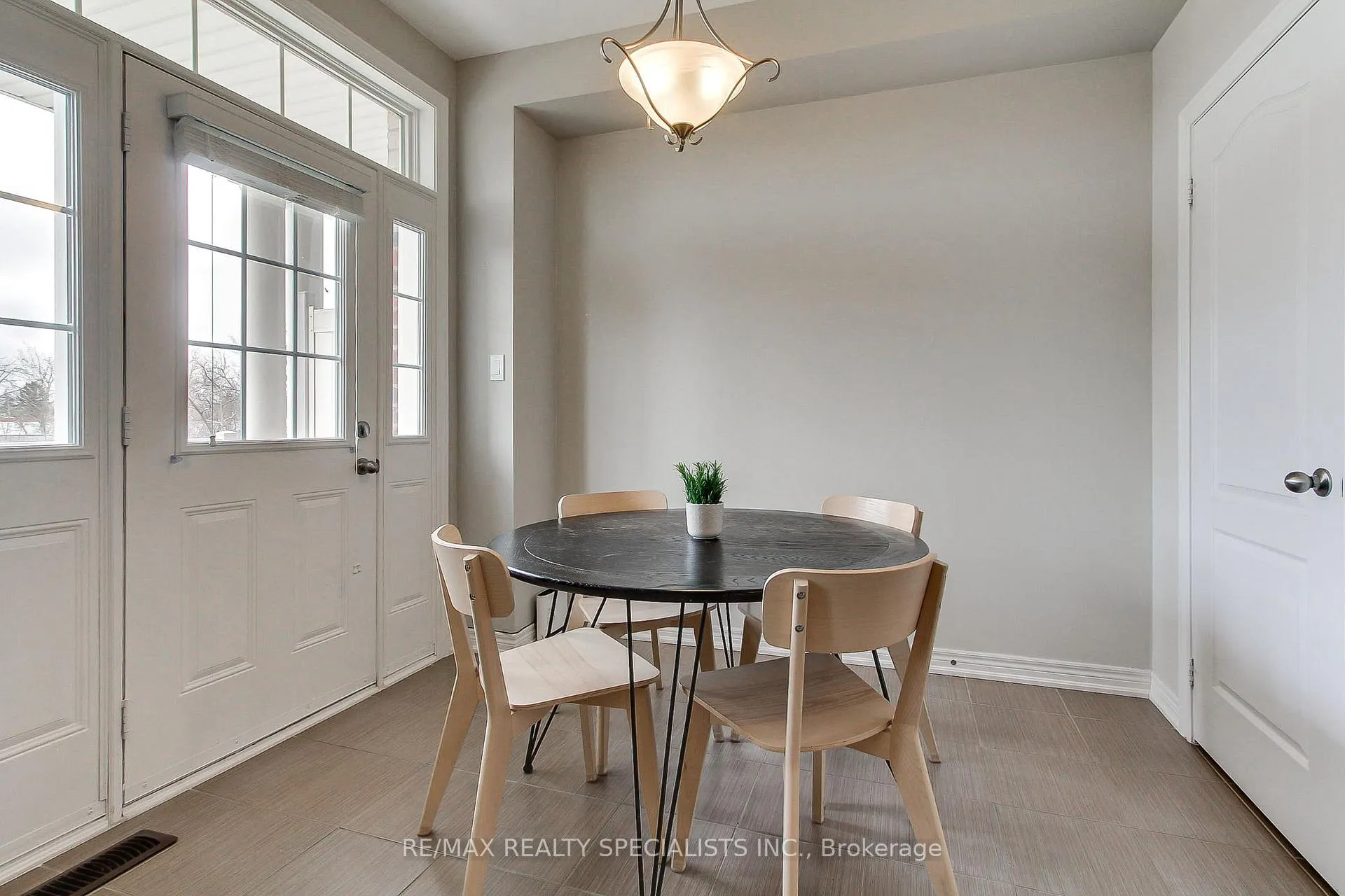 Photo 19 of Unit 5, 10 Porter Avenue W, Vaughan, West Woodbridge — HOMEH