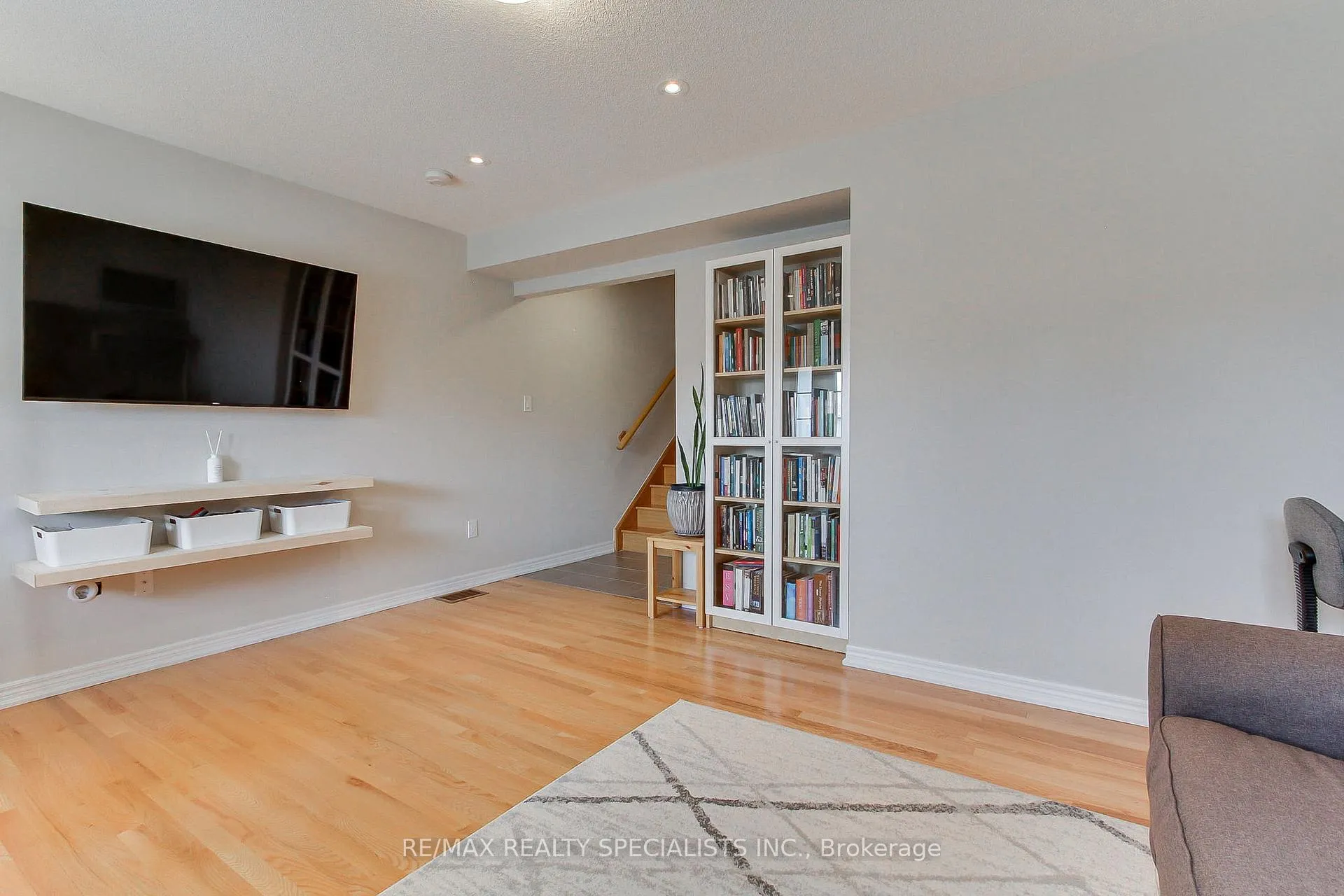Photo 42 of Unit 5, 10 Porter Avenue W, Vaughan, West Woodbridge — HOMEH