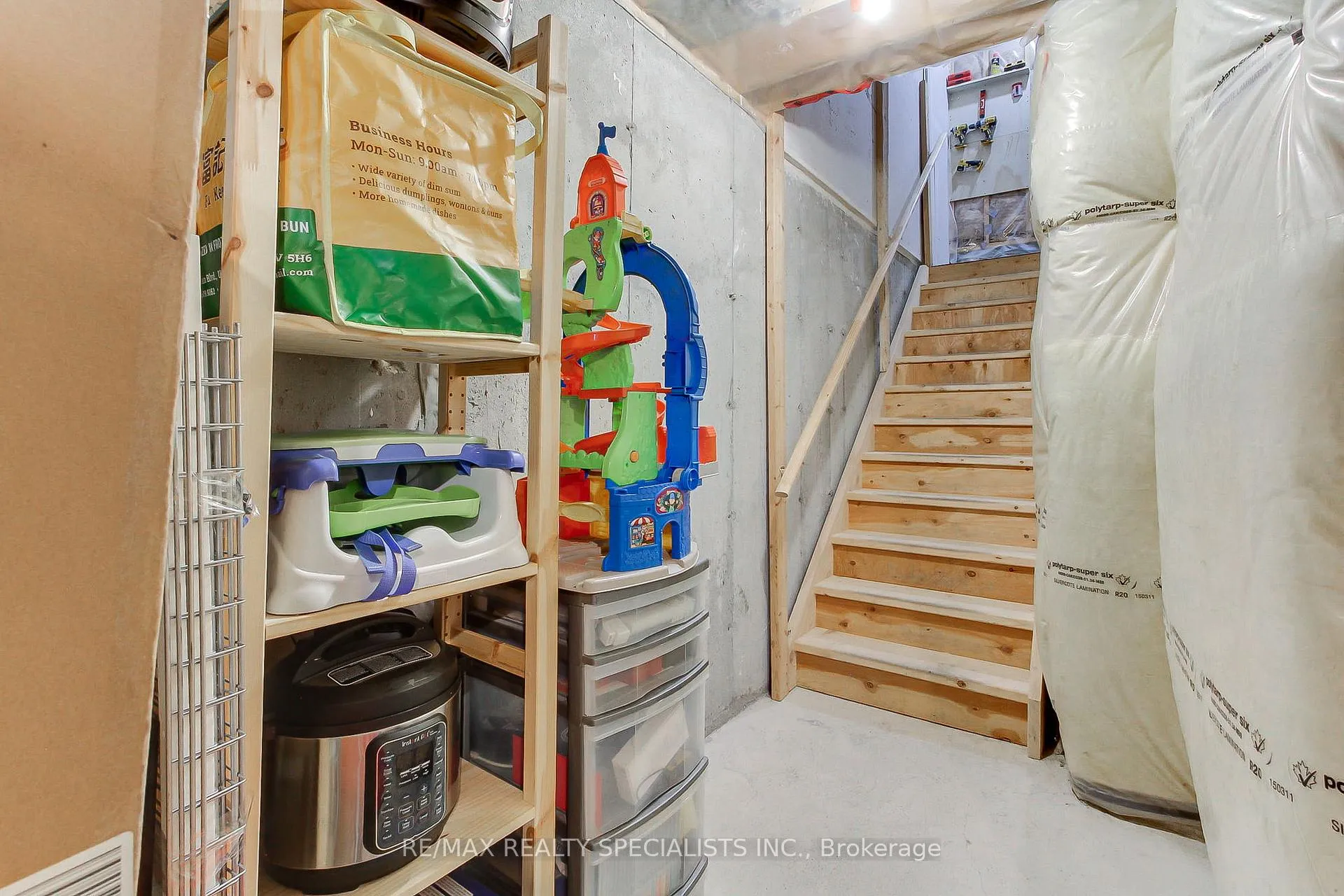 Photo 44 of Unit 5, 10 Porter Avenue W, Vaughan, West Woodbridge — HOMEH