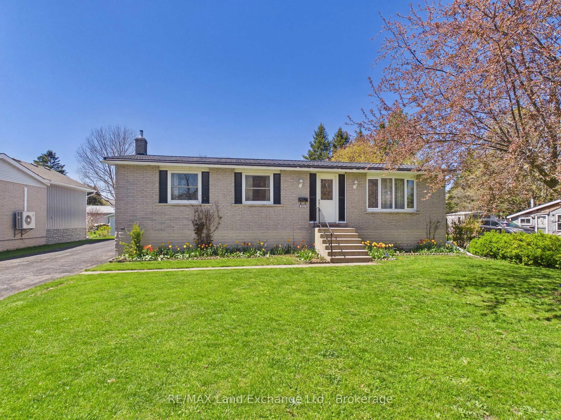 Photo 2 of 400 Adelaide Street, Kincardine — HOMEH