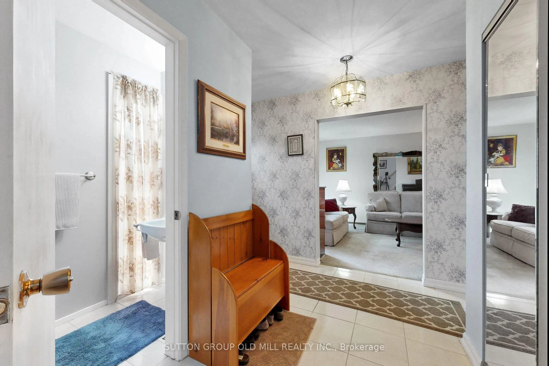 Photo 4 of 659 Balmoral Drive, Brampton, Southgate — HOMEH