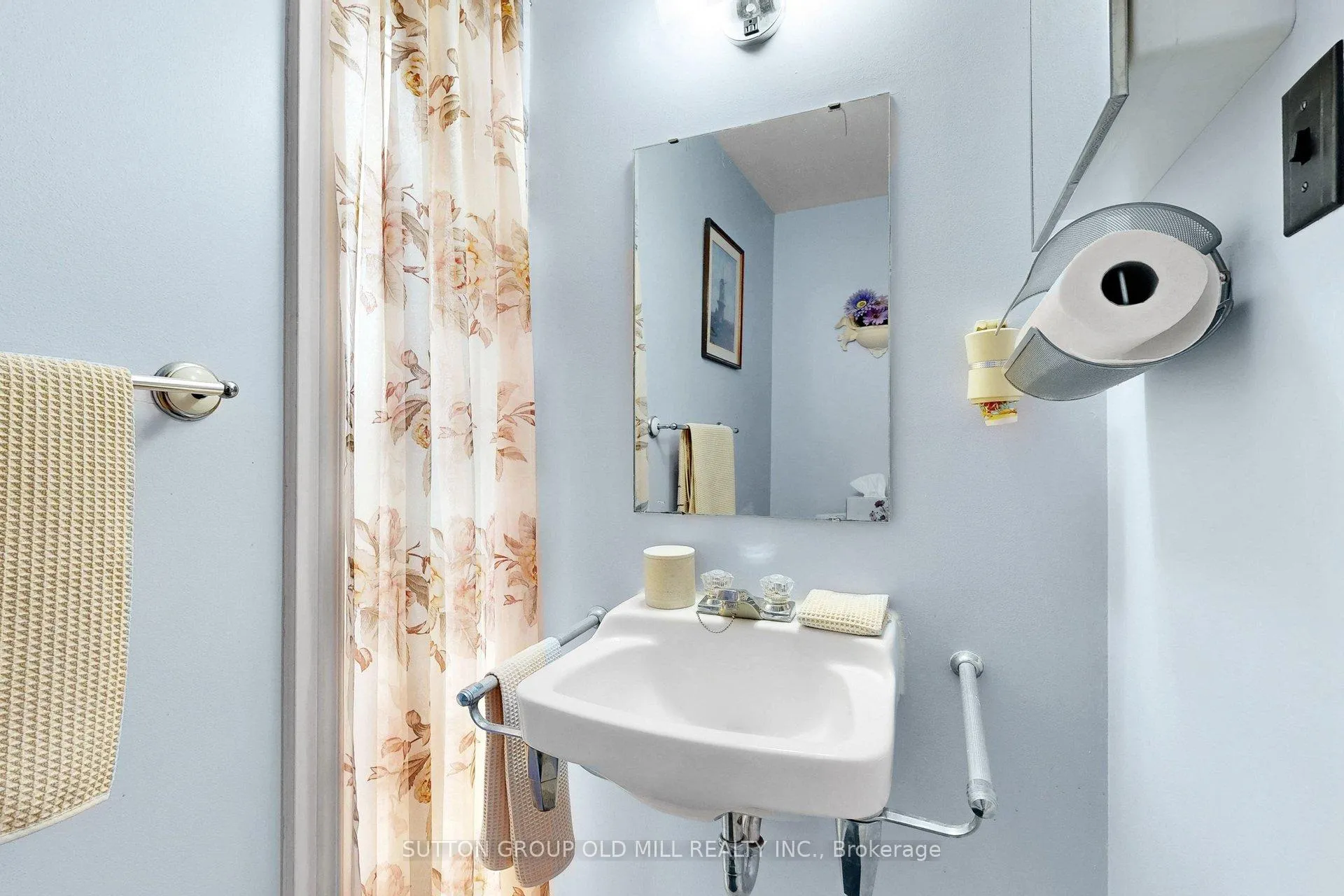 Photo 5 of 659 Balmoral Drive, Brampton, Southgate — HOMEH