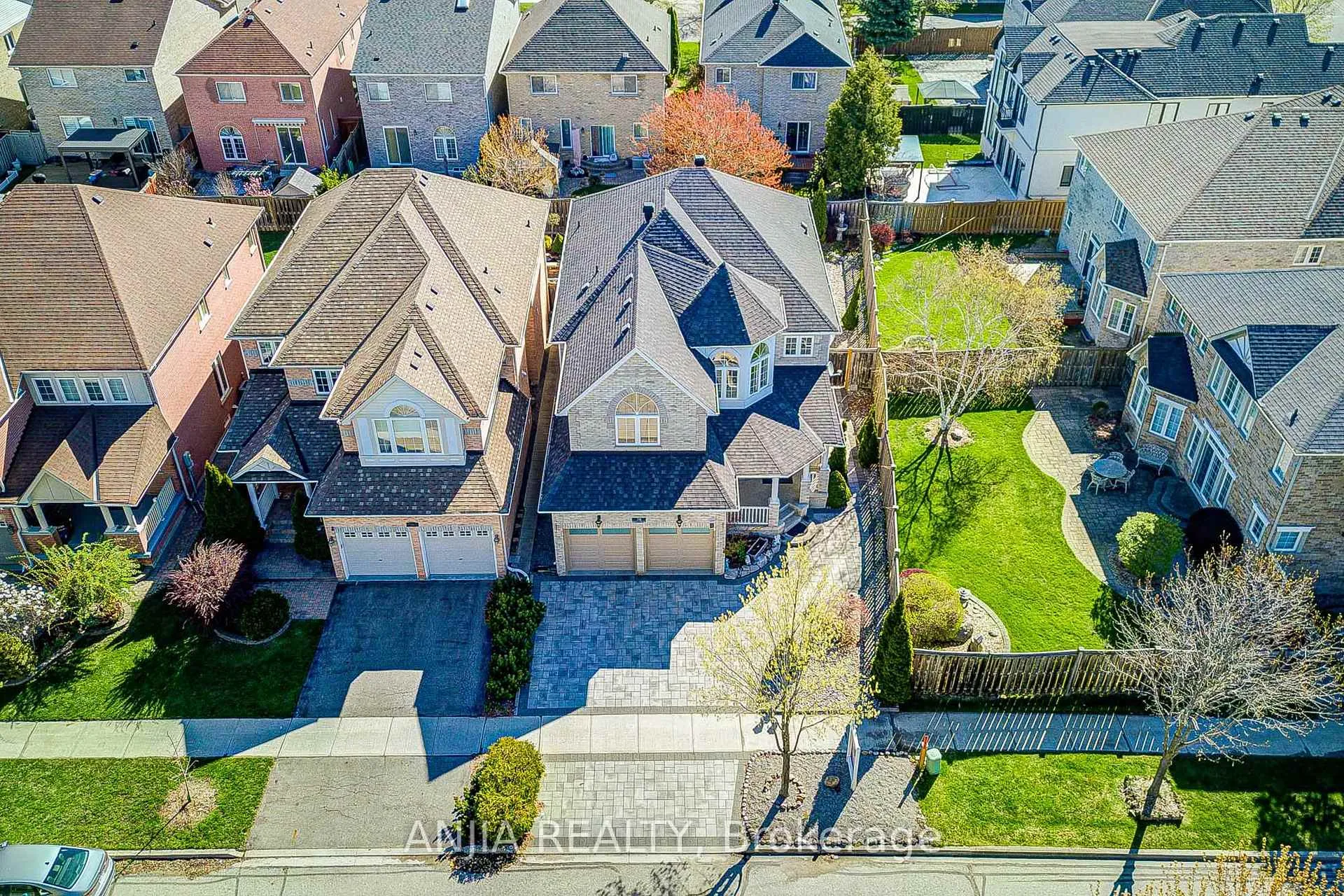 Photo 3 of 78 Hollylane Drive, Markham, Berczy — HOMEH