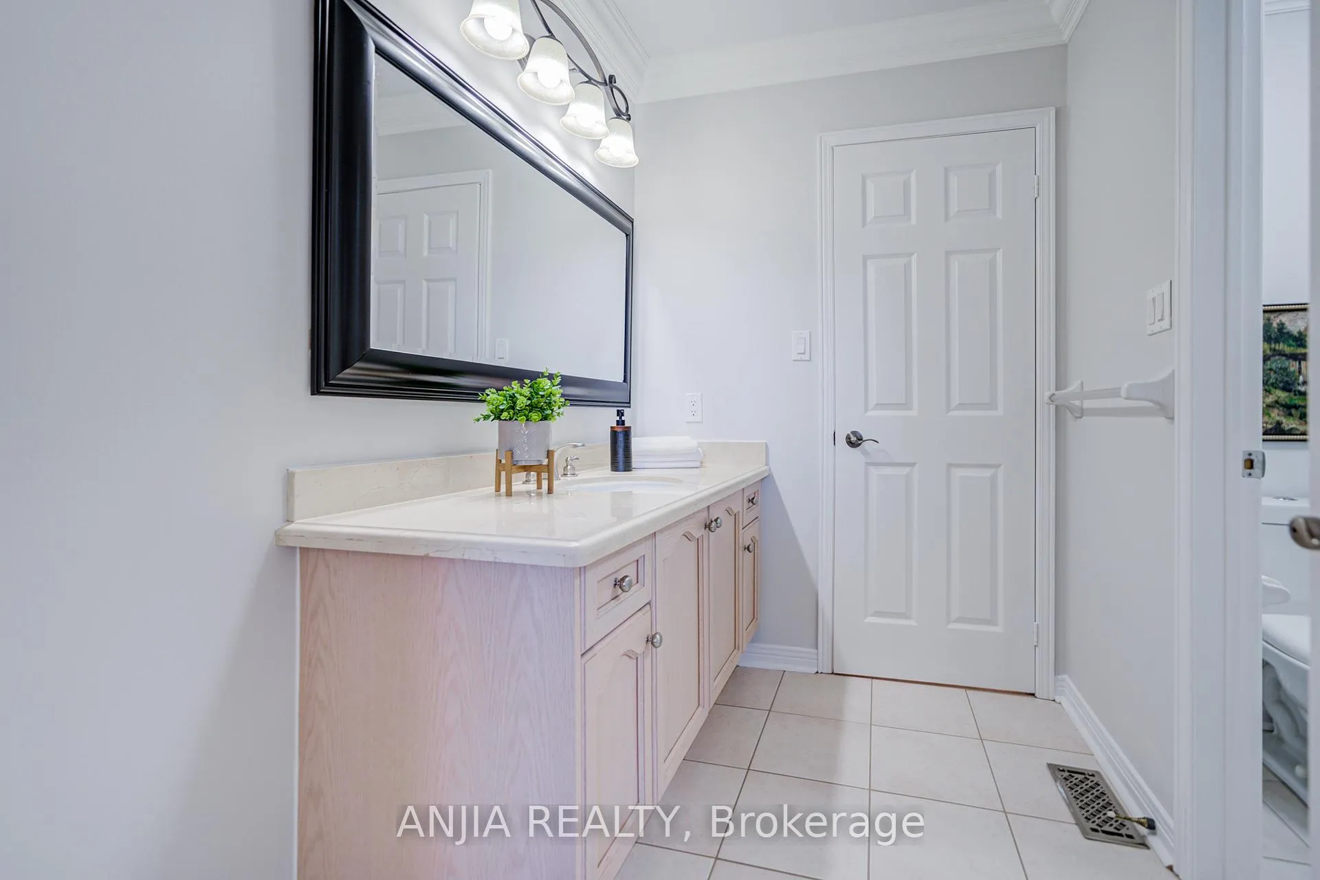 Photo 34 of 78 Hollylane Drive, Markham, Berczy — HOMEH