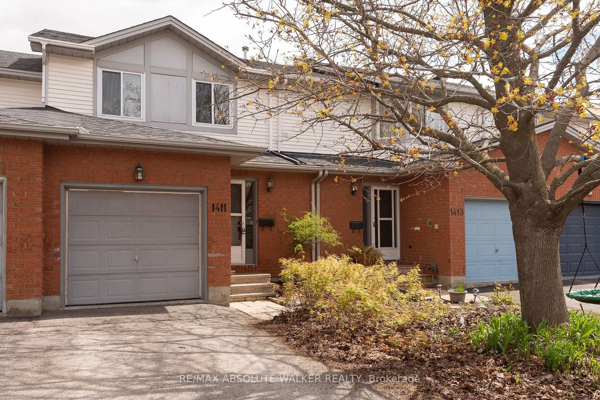 Front of 1411 Caravel Crescent