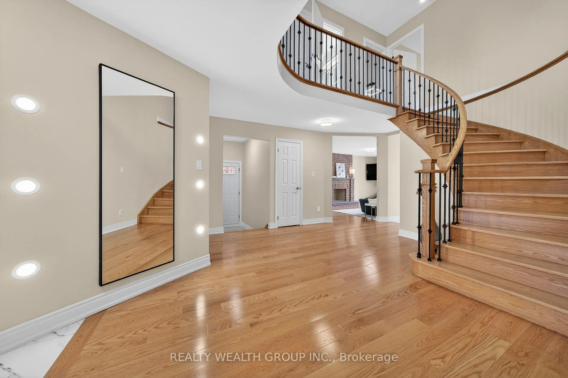 Photo 5 of 42 Cherhill Drive, Vaughan, Maple — HOMEH