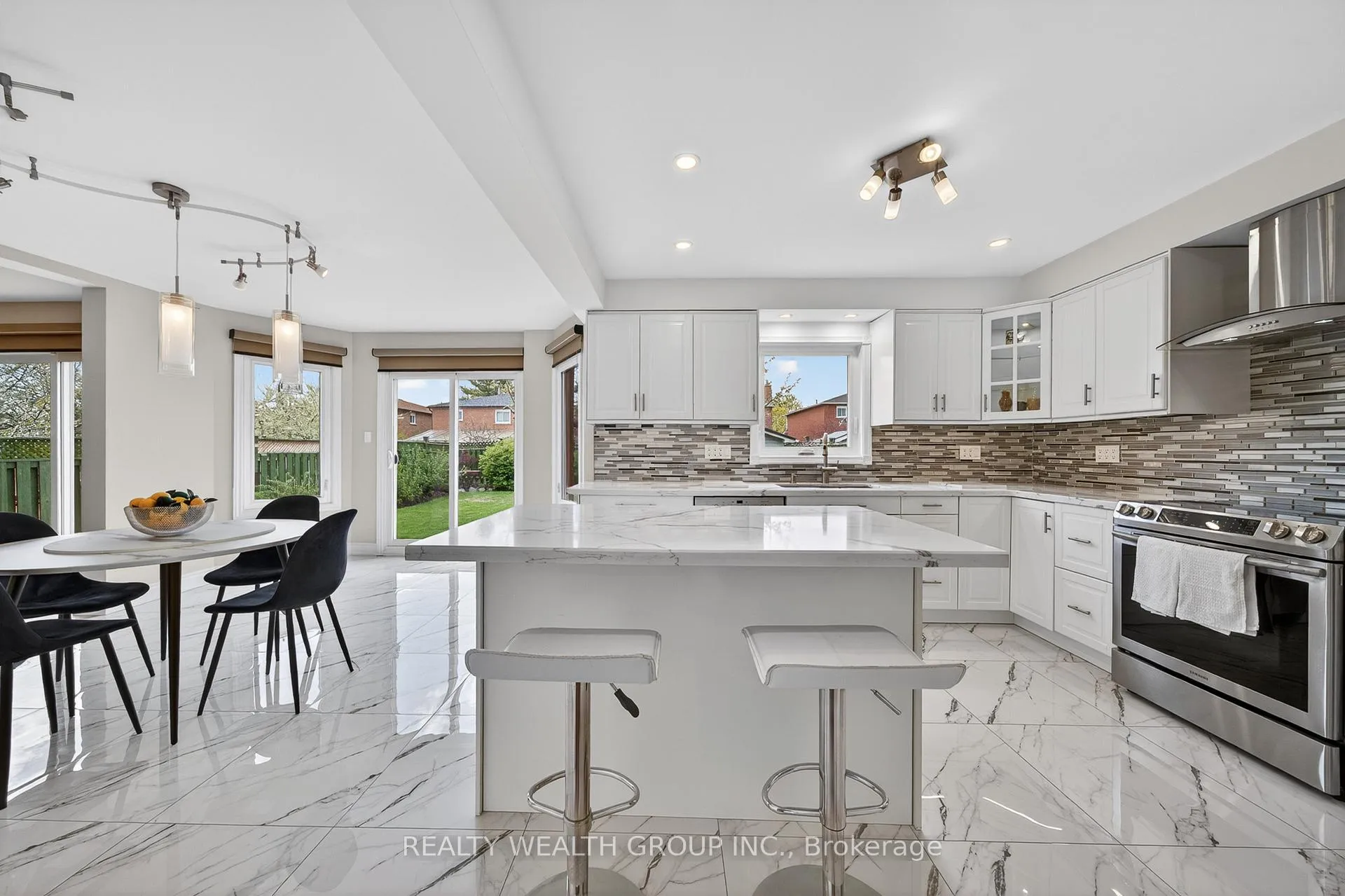 Photo 12 of 42 Cherhill Drive, Vaughan, Maple — HOMEH