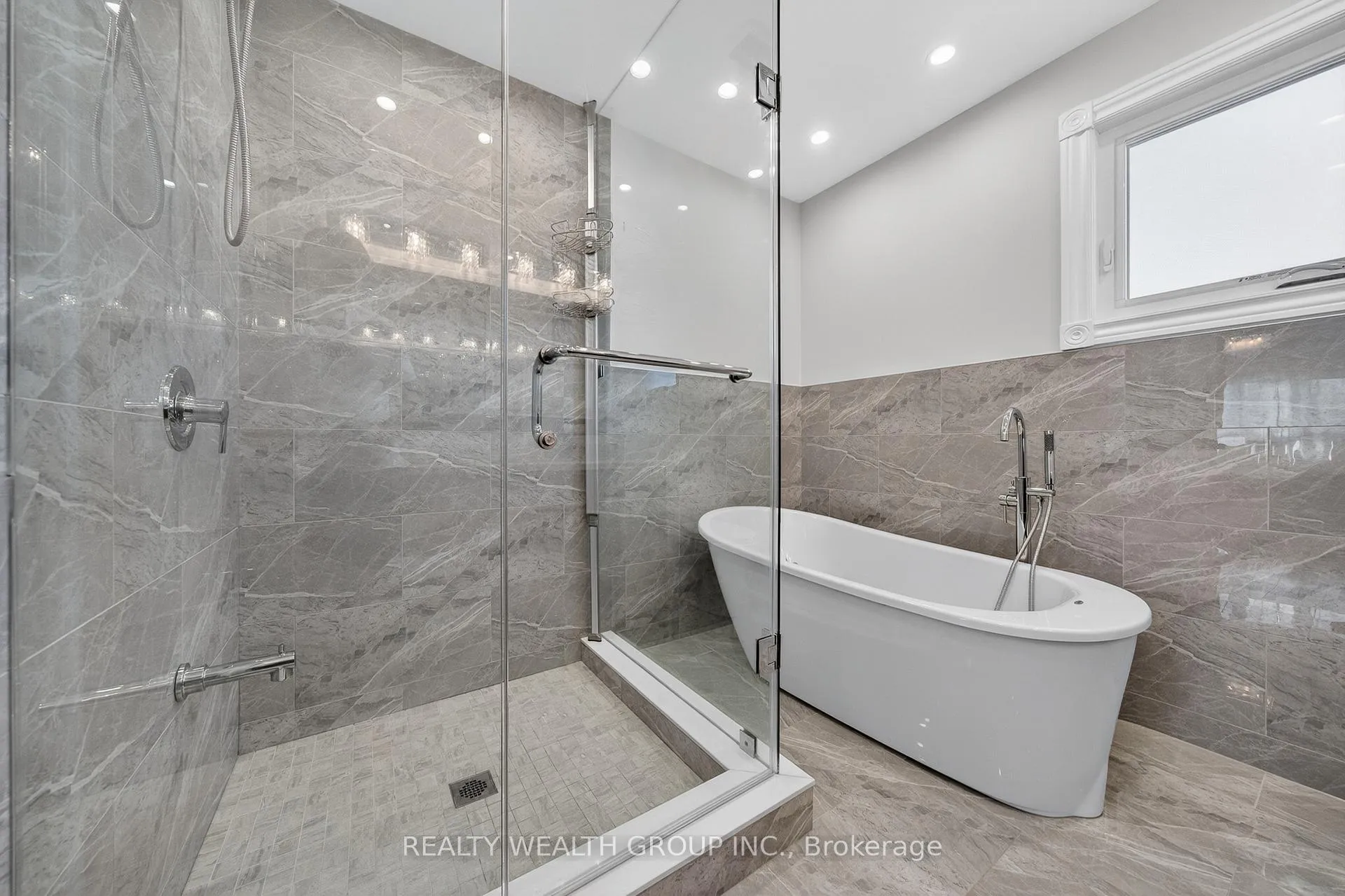 Photo 22 of 42 Cherhill Drive, Vaughan, Maple — HOMEH