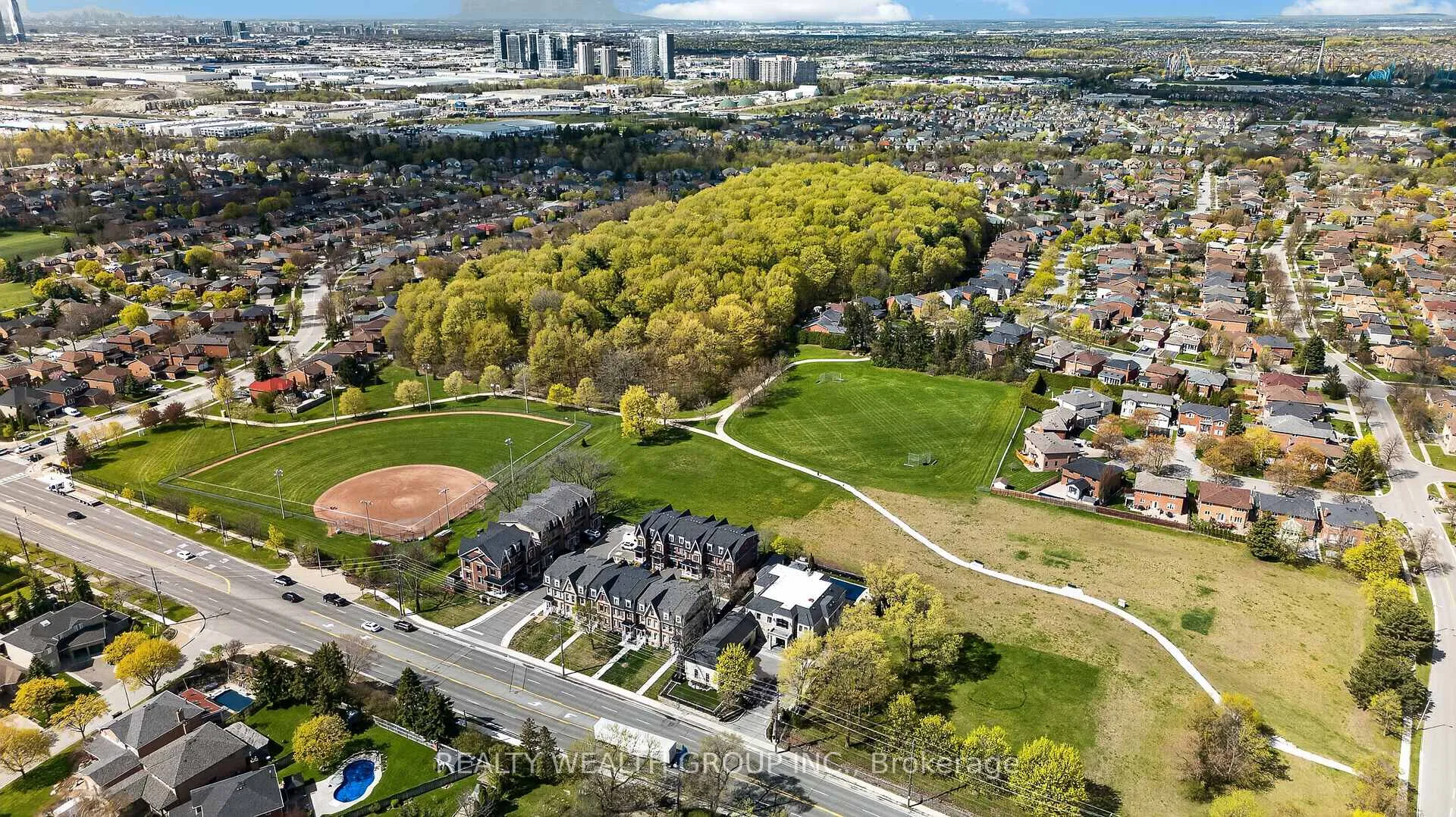 Photo 38 of 42 Cherhill Drive, Vaughan, Maple — HOMEH
