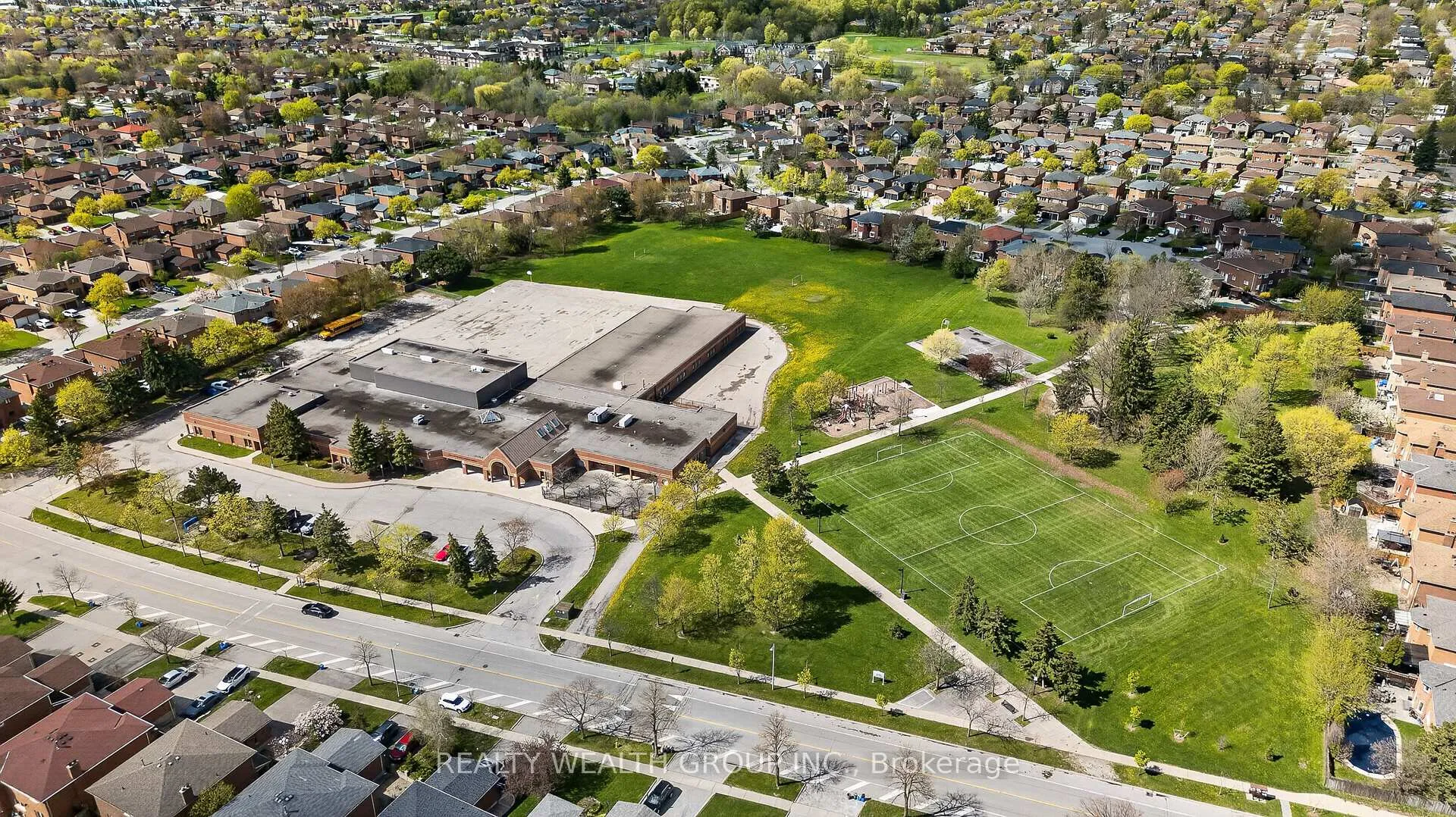 Photo 39 of 42 Cherhill Drive, Vaughan, Maple — HOMEH