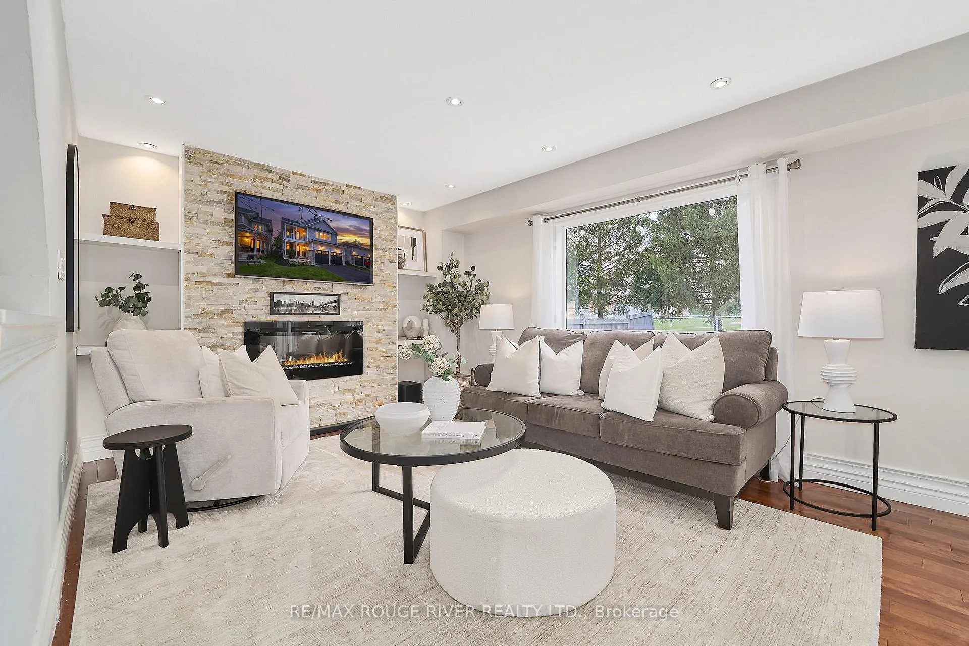 Photo 11 of 52 Rickaby Street, Clarington, Bowmanville — HOMEH