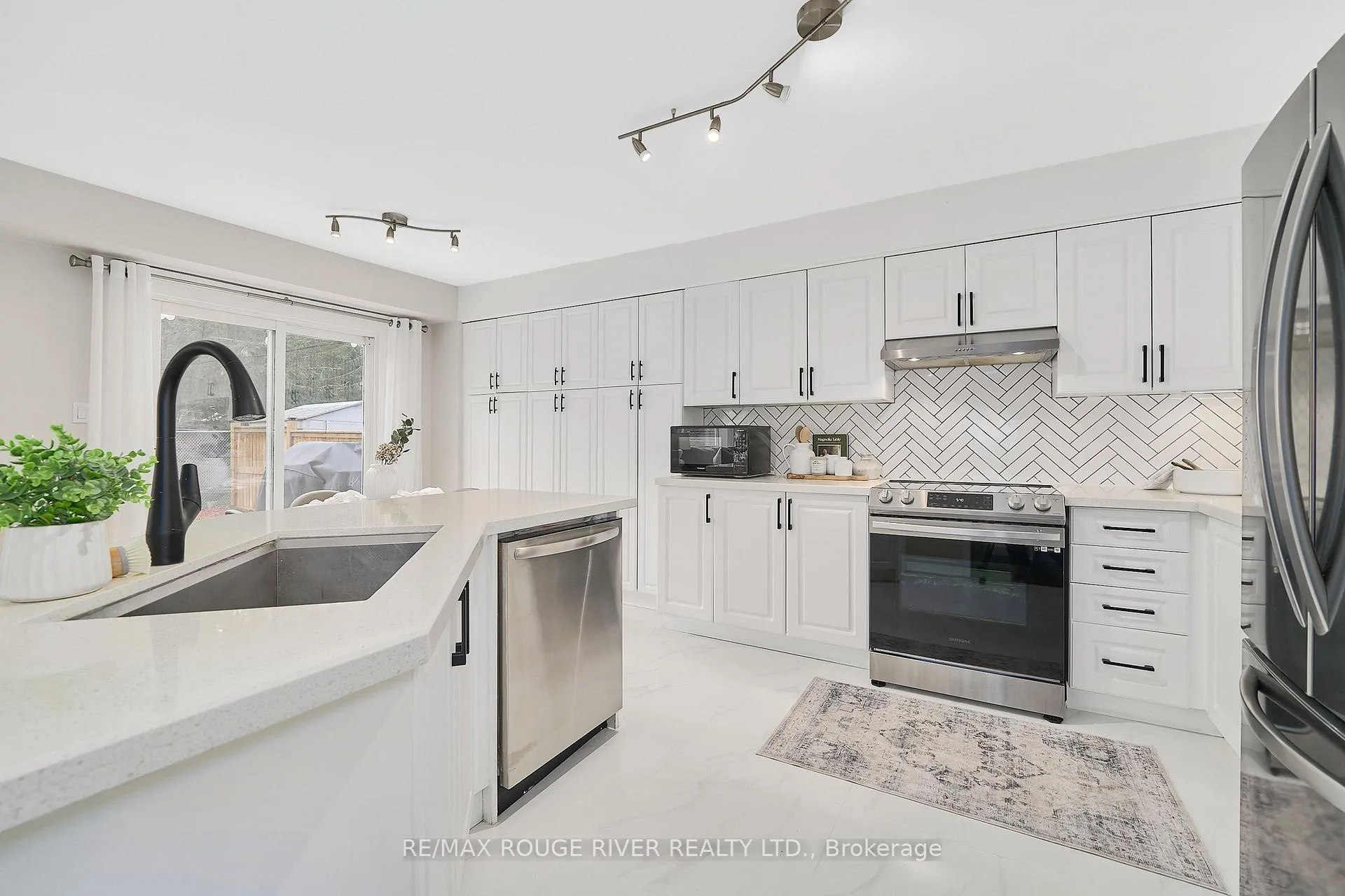 Photo 18 of 52 Rickaby Street, Clarington, Bowmanville — HOMEH