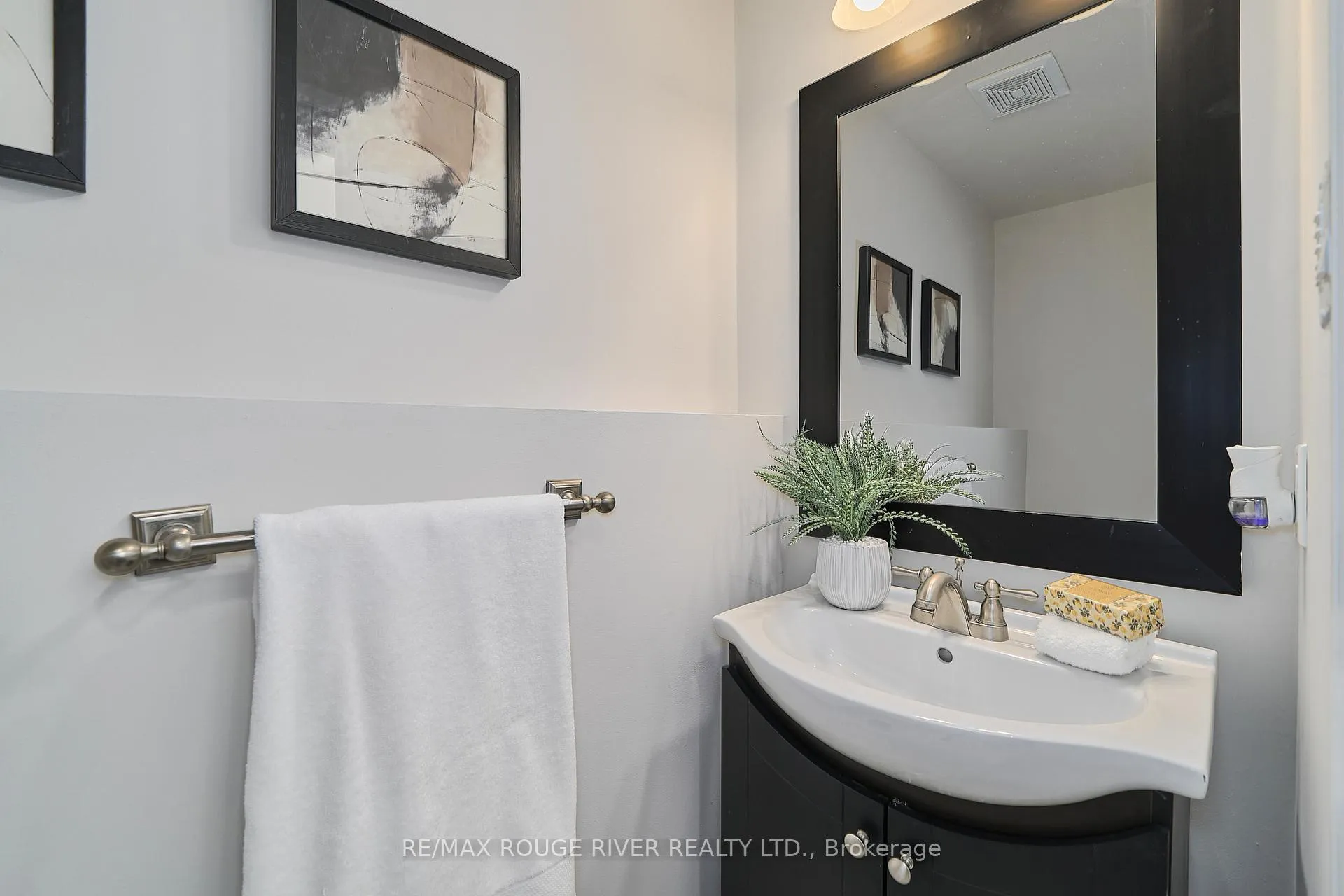 Photo 20 of 52 Rickaby Street, Clarington, Bowmanville — HOMEH