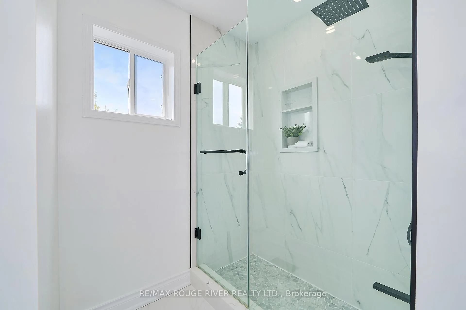 Photo 33 of 52 Rickaby Street, Clarington, Bowmanville — HOMEH