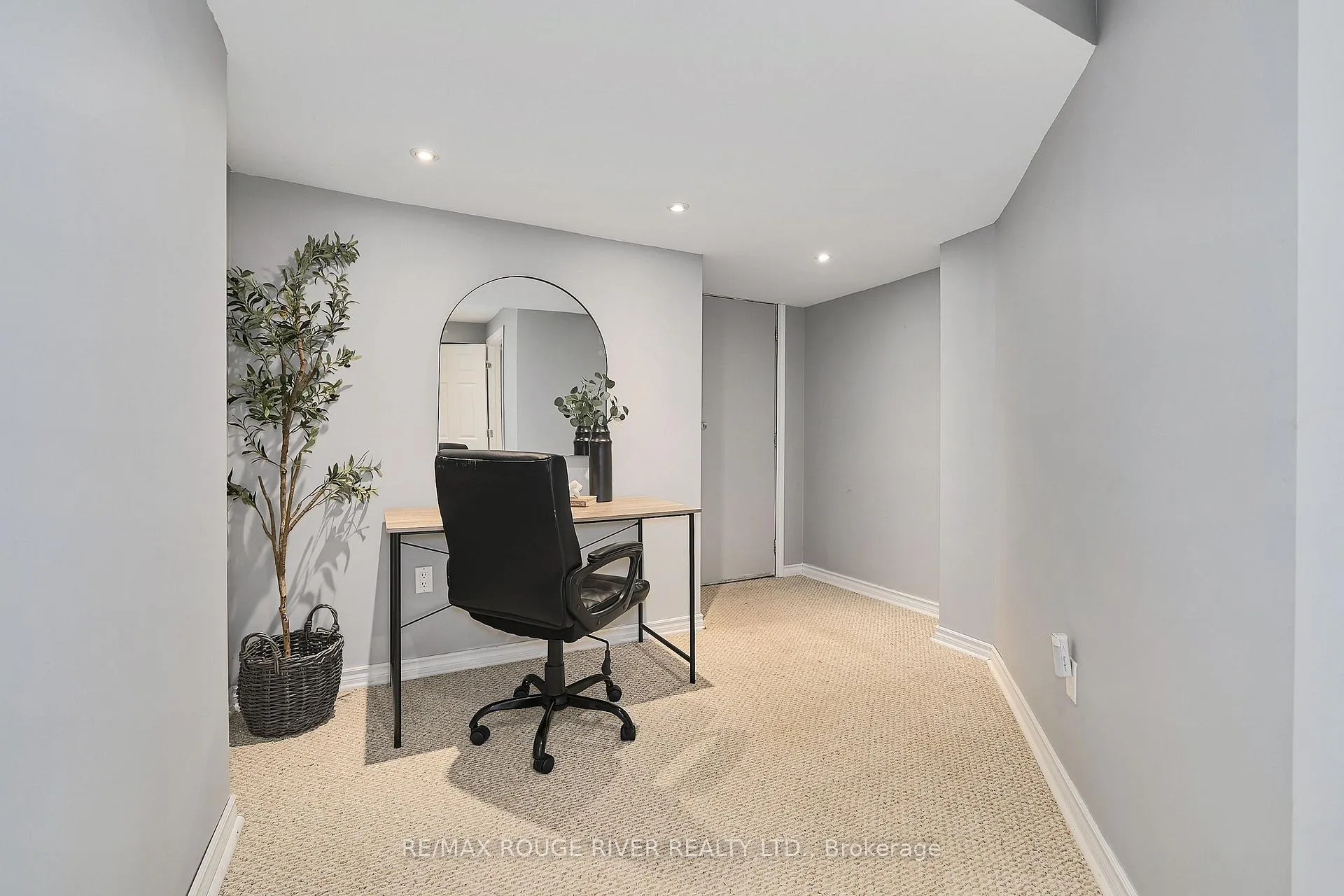 Photo 38 of 52 Rickaby Street, Clarington, Bowmanville — HOMEH