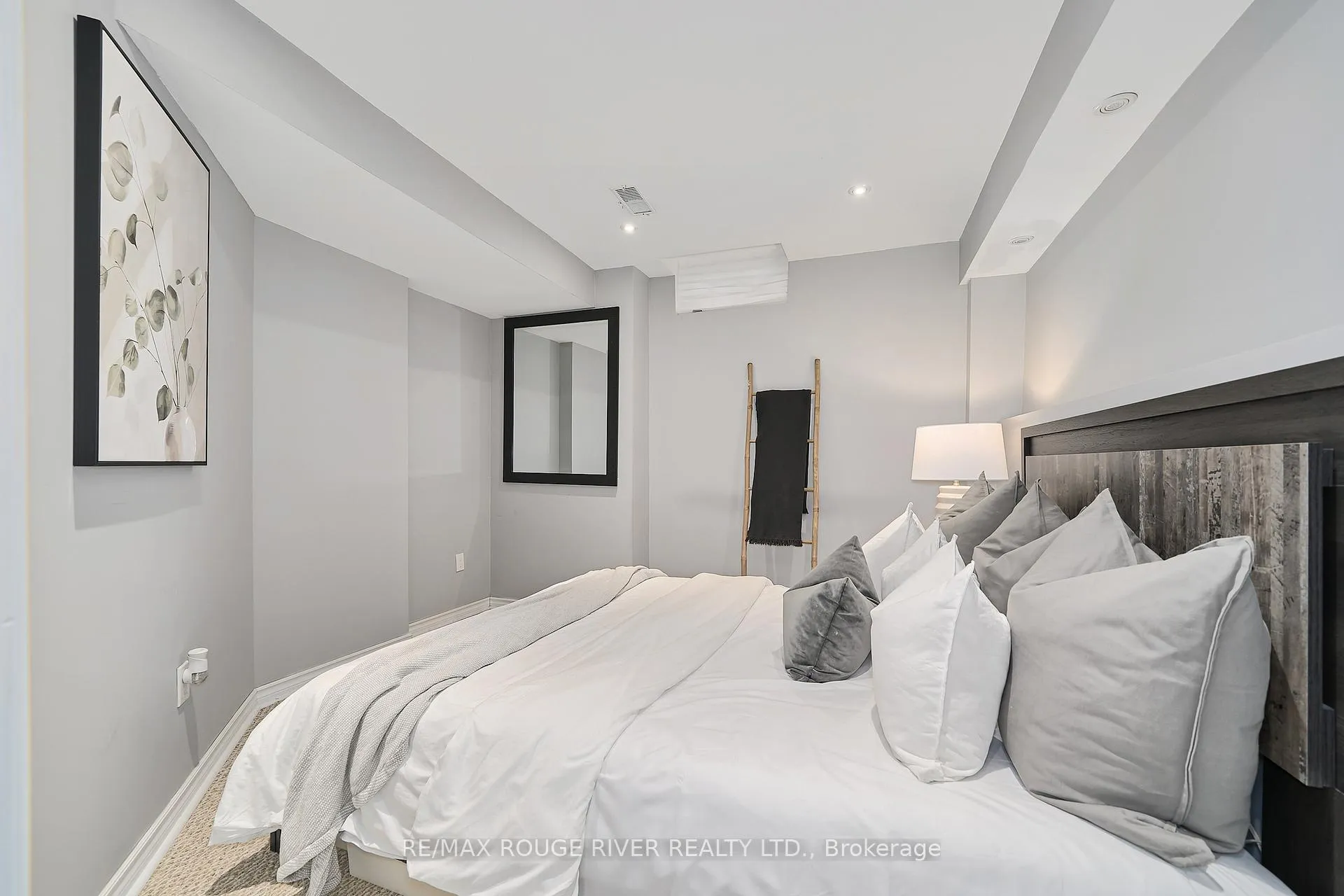 Photo 39 of 52 Rickaby Street, Clarington, Bowmanville — HOMEH