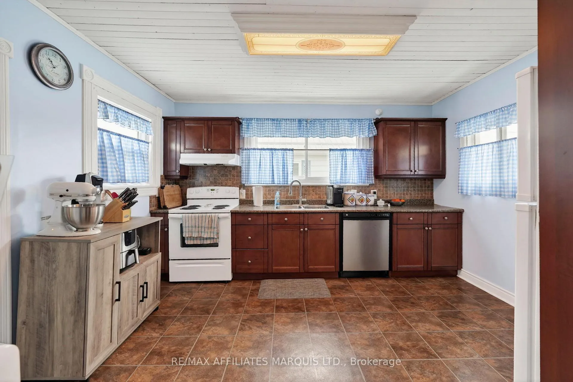 Photo 4 of 335 Fifth Street E, Cornwall — HOMEH