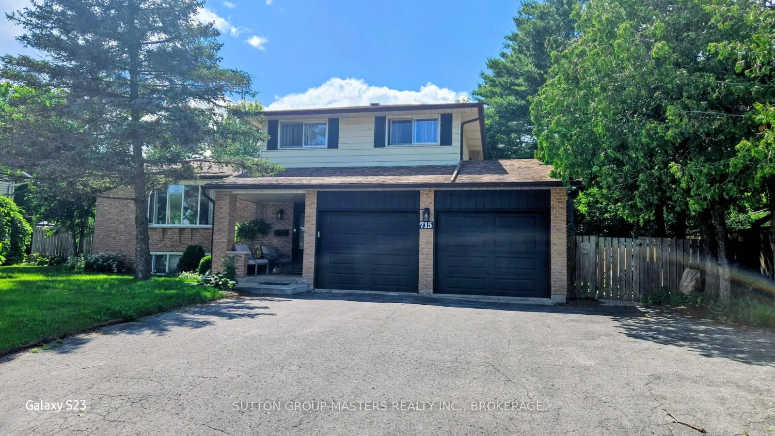 Front of 715 Collins Bay Road