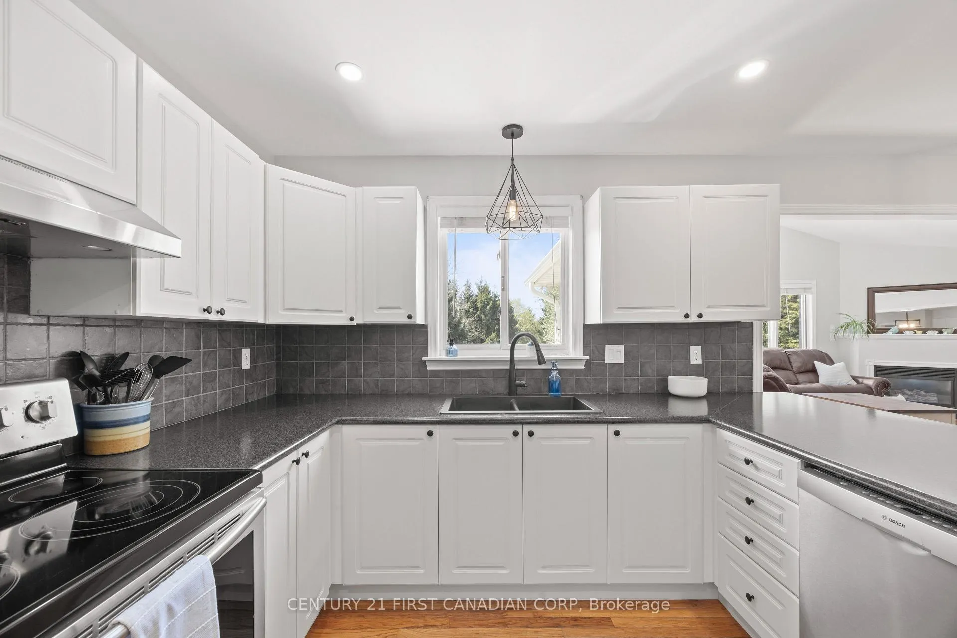 Photo 19 of 114 Brookfield Street, Middlesex Centre, Denfield — HOMEH