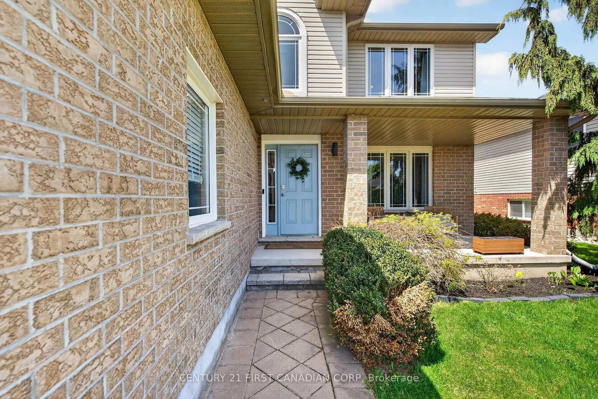 Photo 2 of 285 Thorne Drive, Strathroy-Caradoc, NE — HOMEH
