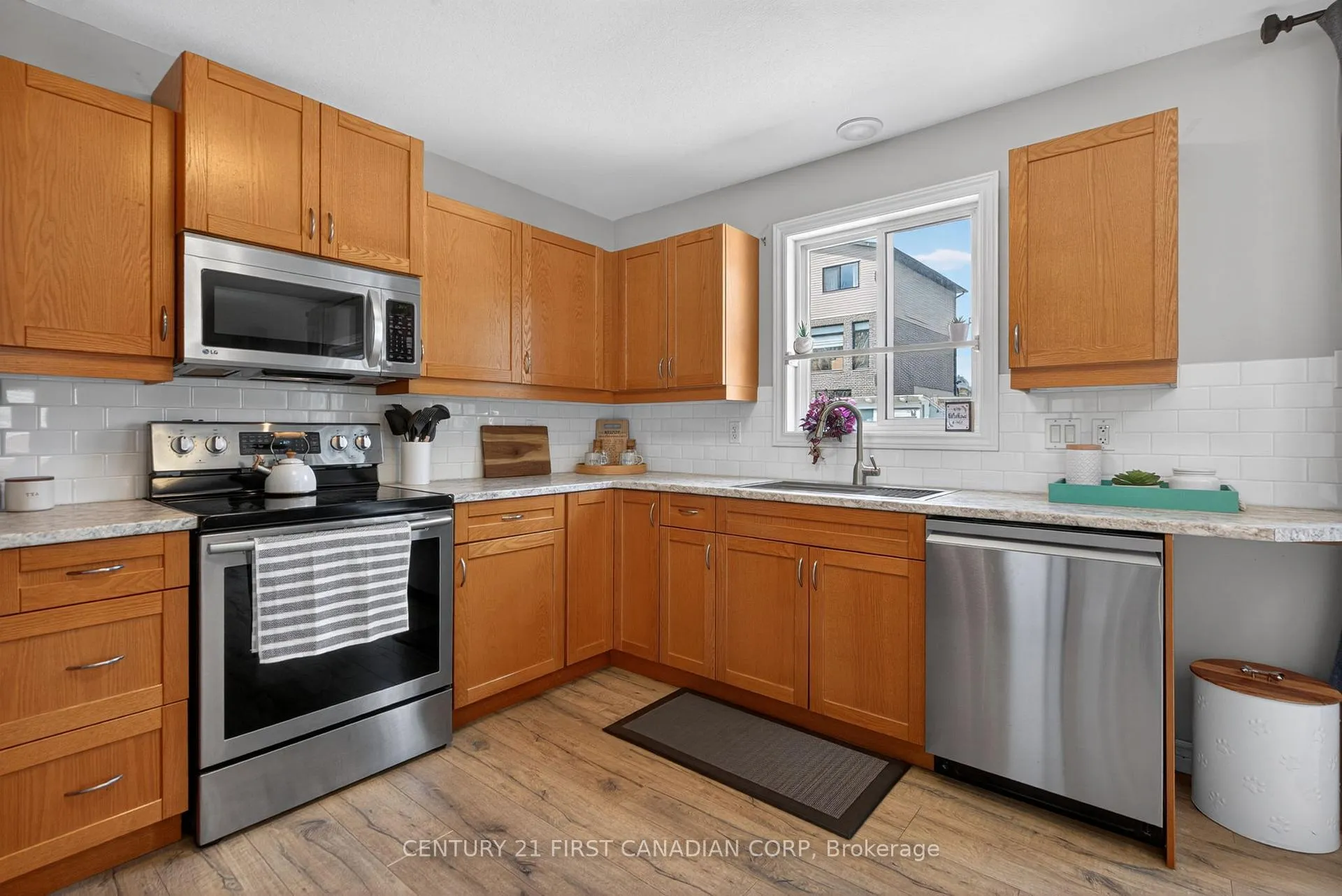 Photo 7 of 285 Thorne Drive, Strathroy-Caradoc, NE — HOMEH