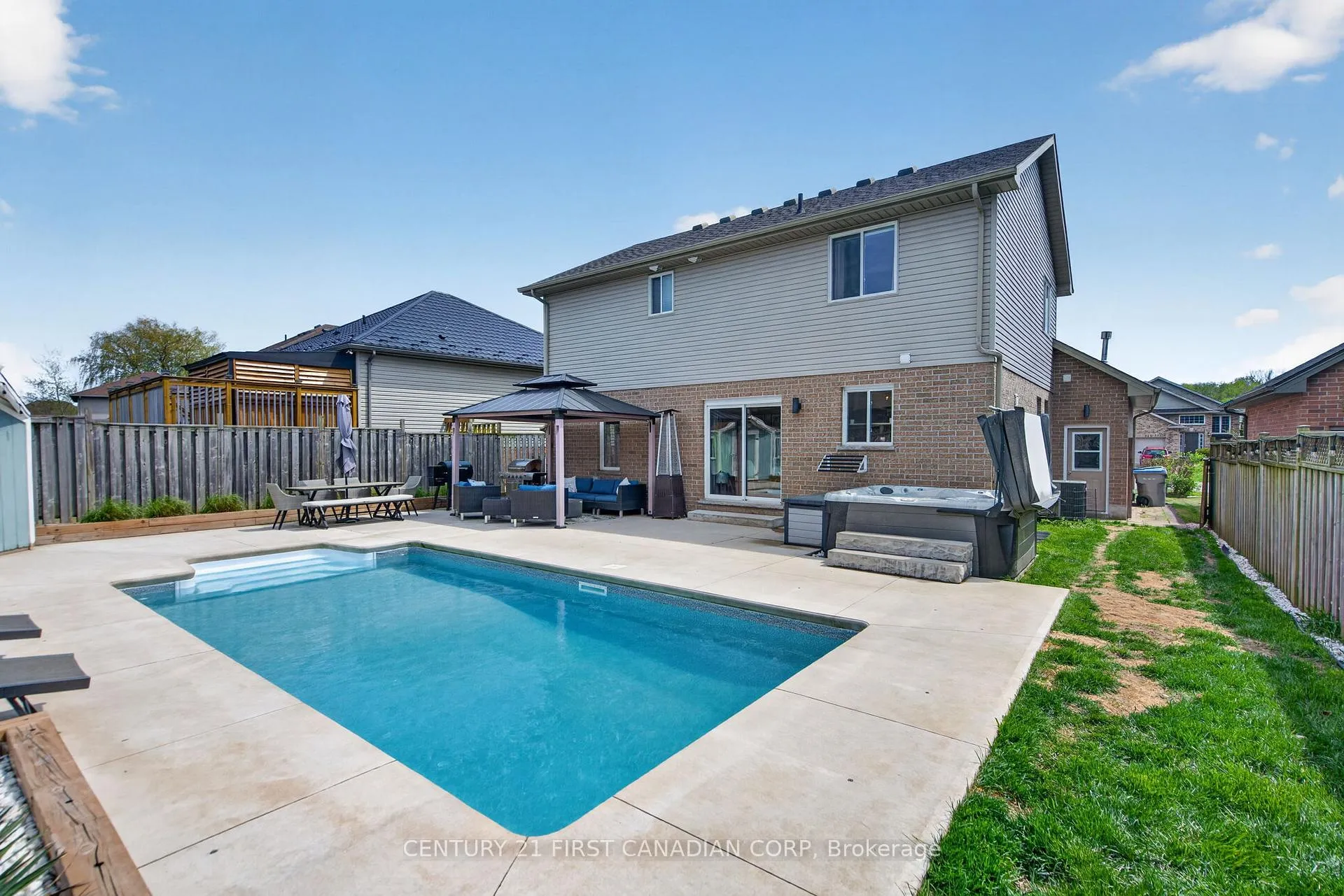Photo 38 of 285 Thorne Drive, Strathroy-Caradoc, NE — HOMEH
