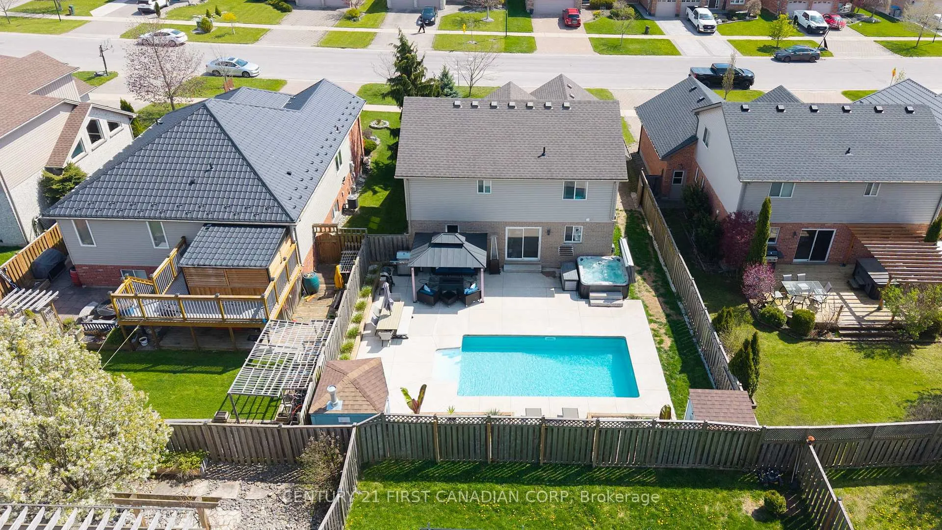 Photo 43 of 285 Thorne Drive, Strathroy-Caradoc, NE — HOMEH