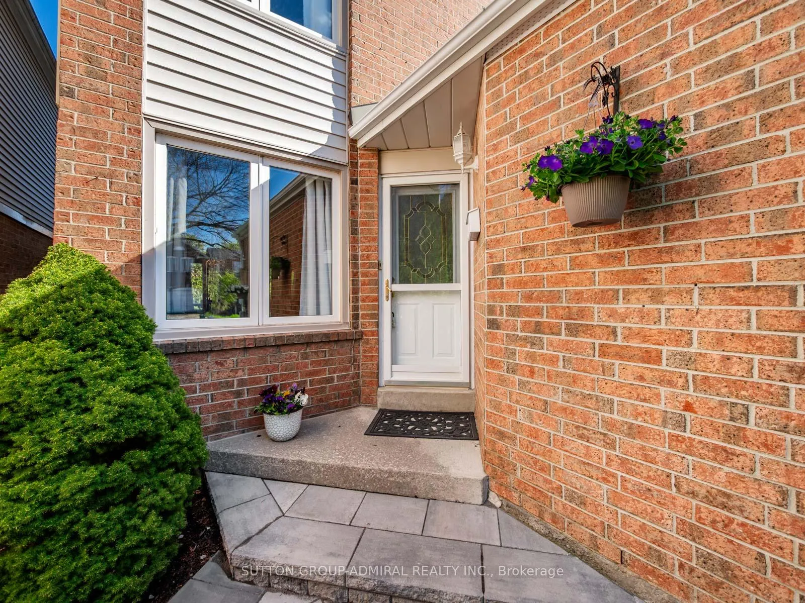 Photo 2 of 120 Glenmanor Way, Vaughan, Crestwood-Springfarm-Yorkhill — HOMEH