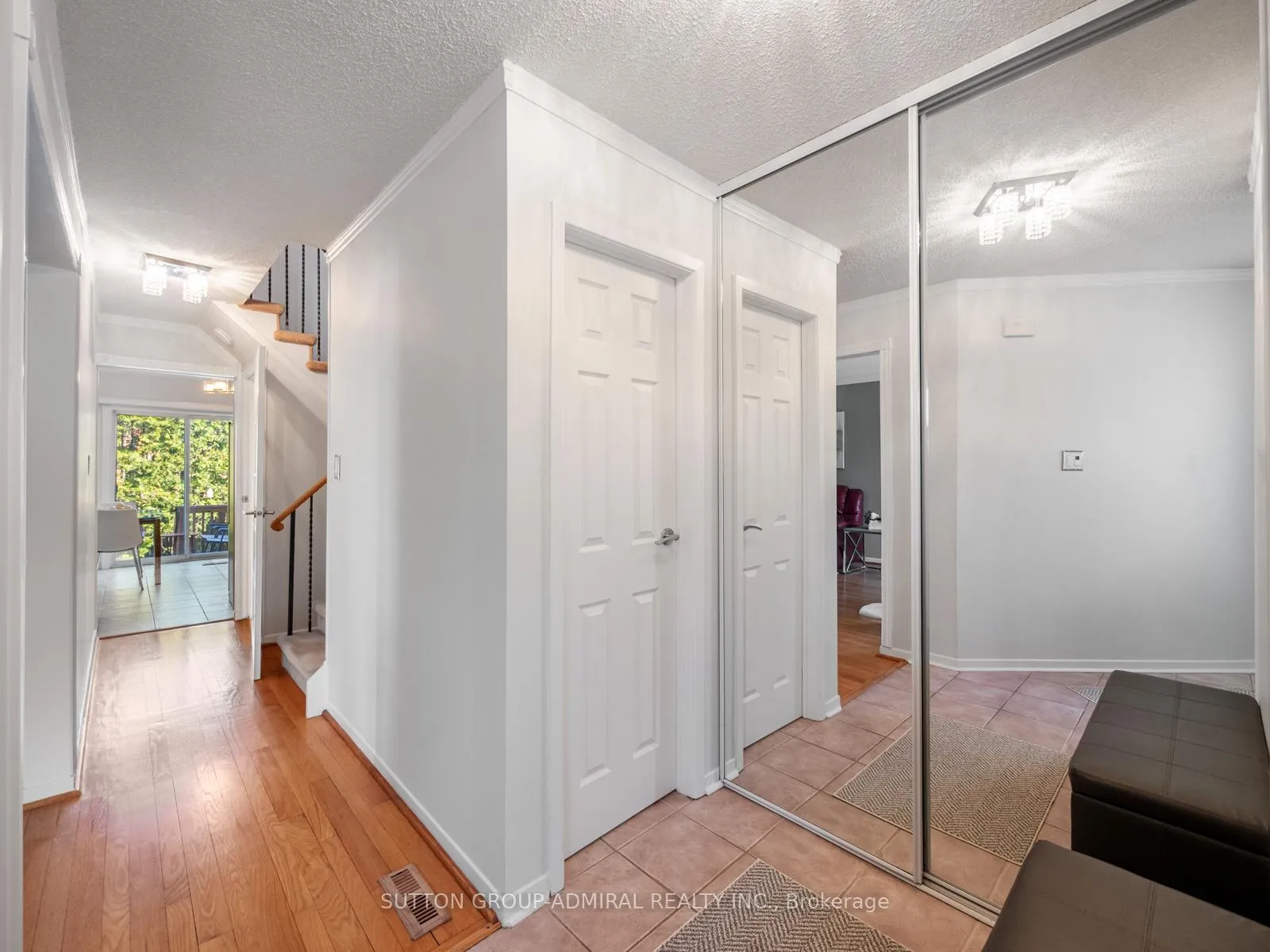 Photo 4 of 120 Glenmanor Way, Vaughan, Crestwood-Springfarm-Yorkhill — HOMEH