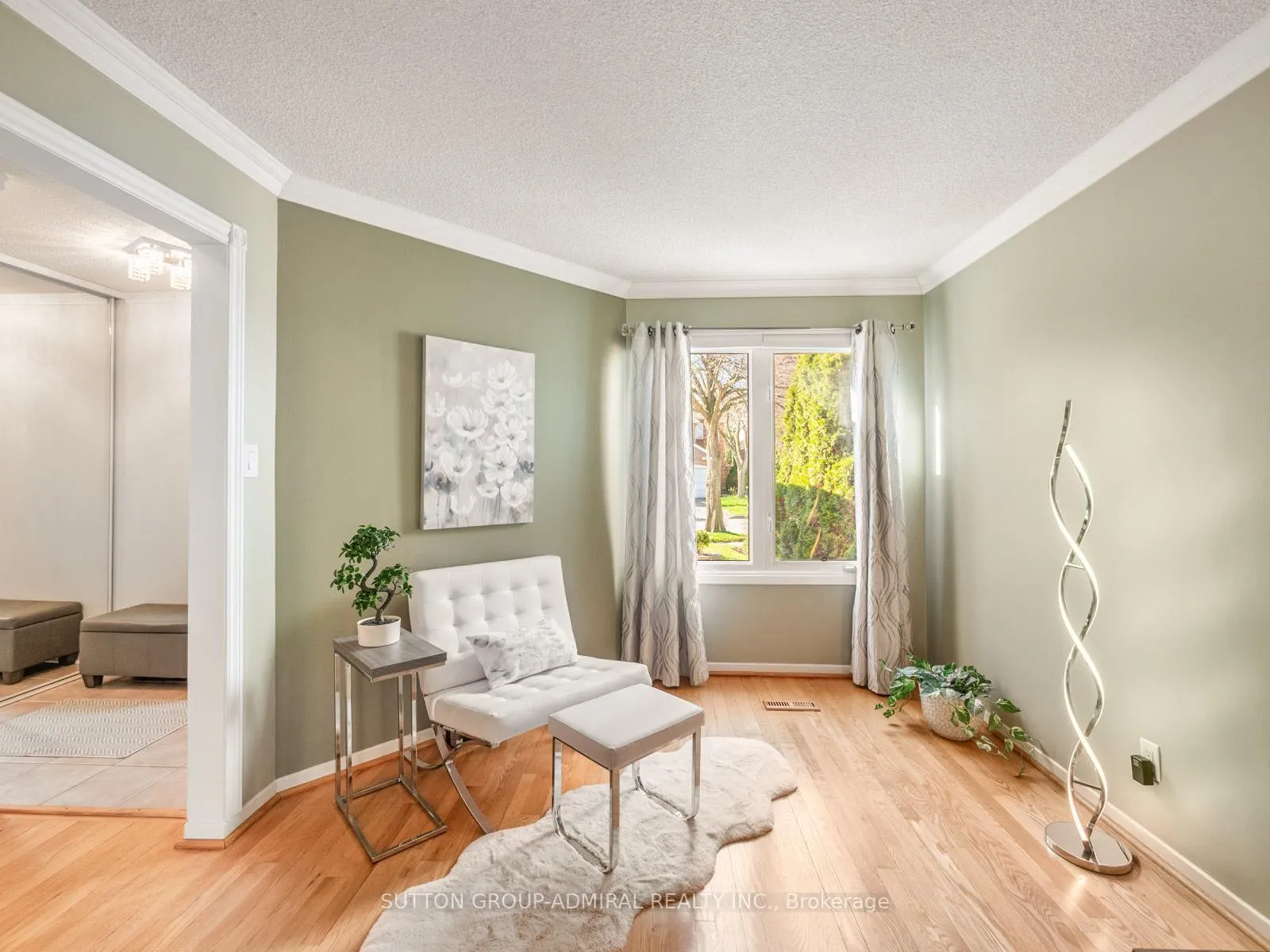 Photo 5 of 120 Glenmanor Way, Vaughan, Crestwood-Springfarm-Yorkhill — HOMEH