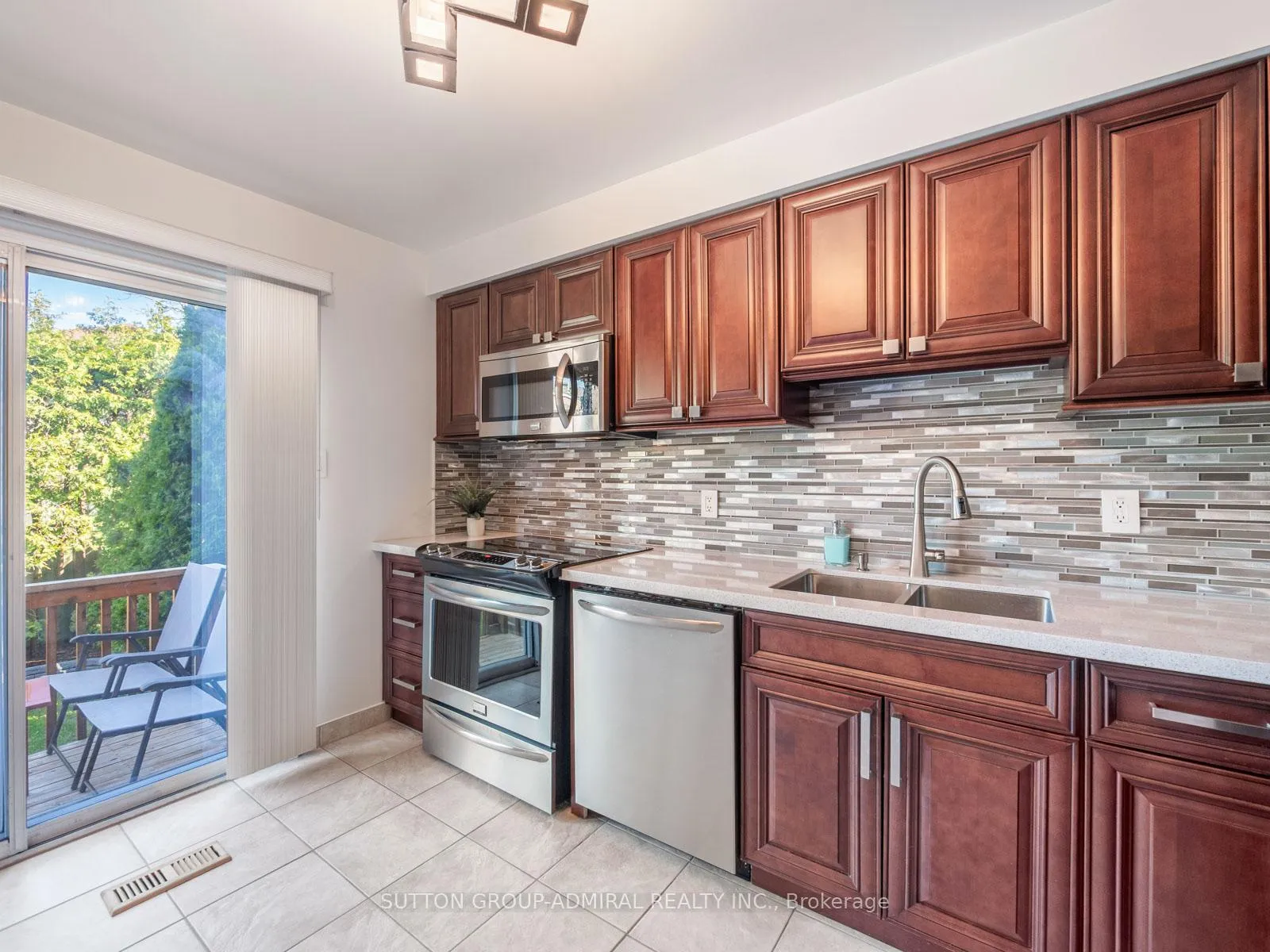 Photo 11 of 120 Glenmanor Way, Vaughan, Crestwood-Springfarm-Yorkhill — HOMEH