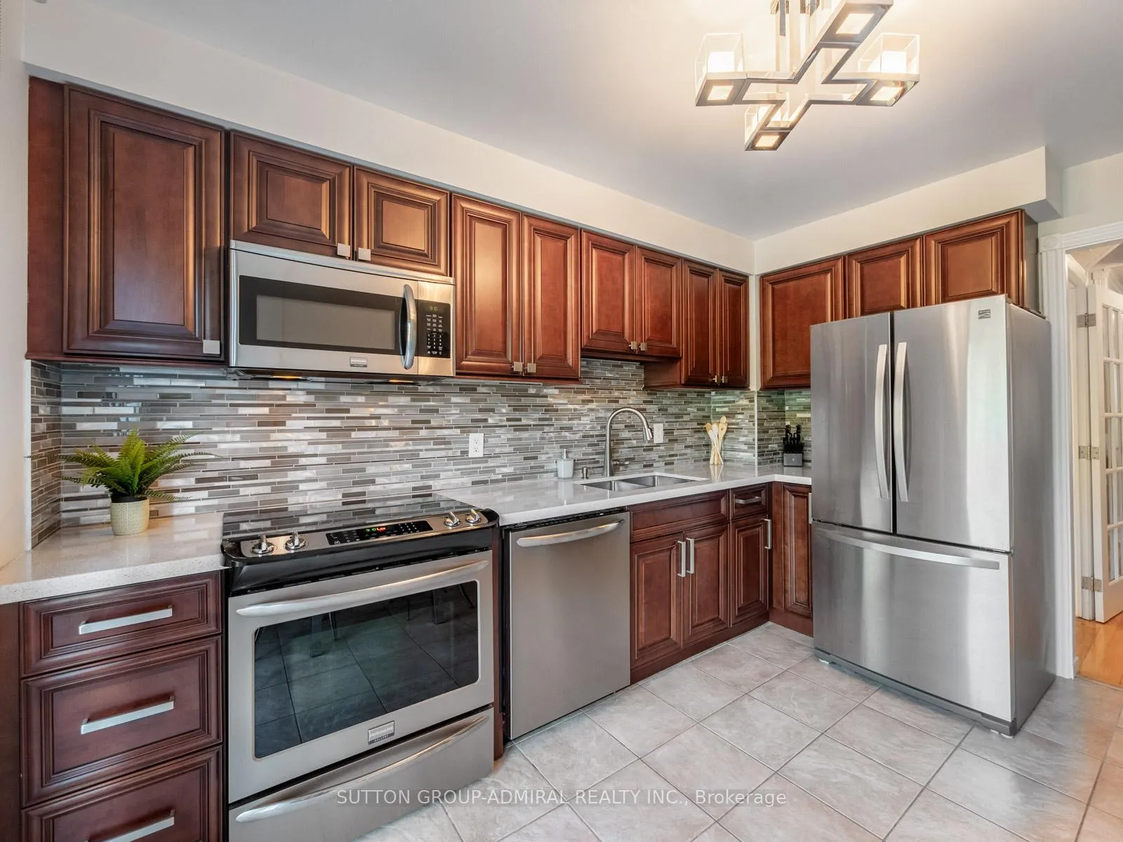 Photo 12 of 120 Glenmanor Way, Vaughan, Crestwood-Springfarm-Yorkhill — HOMEH
