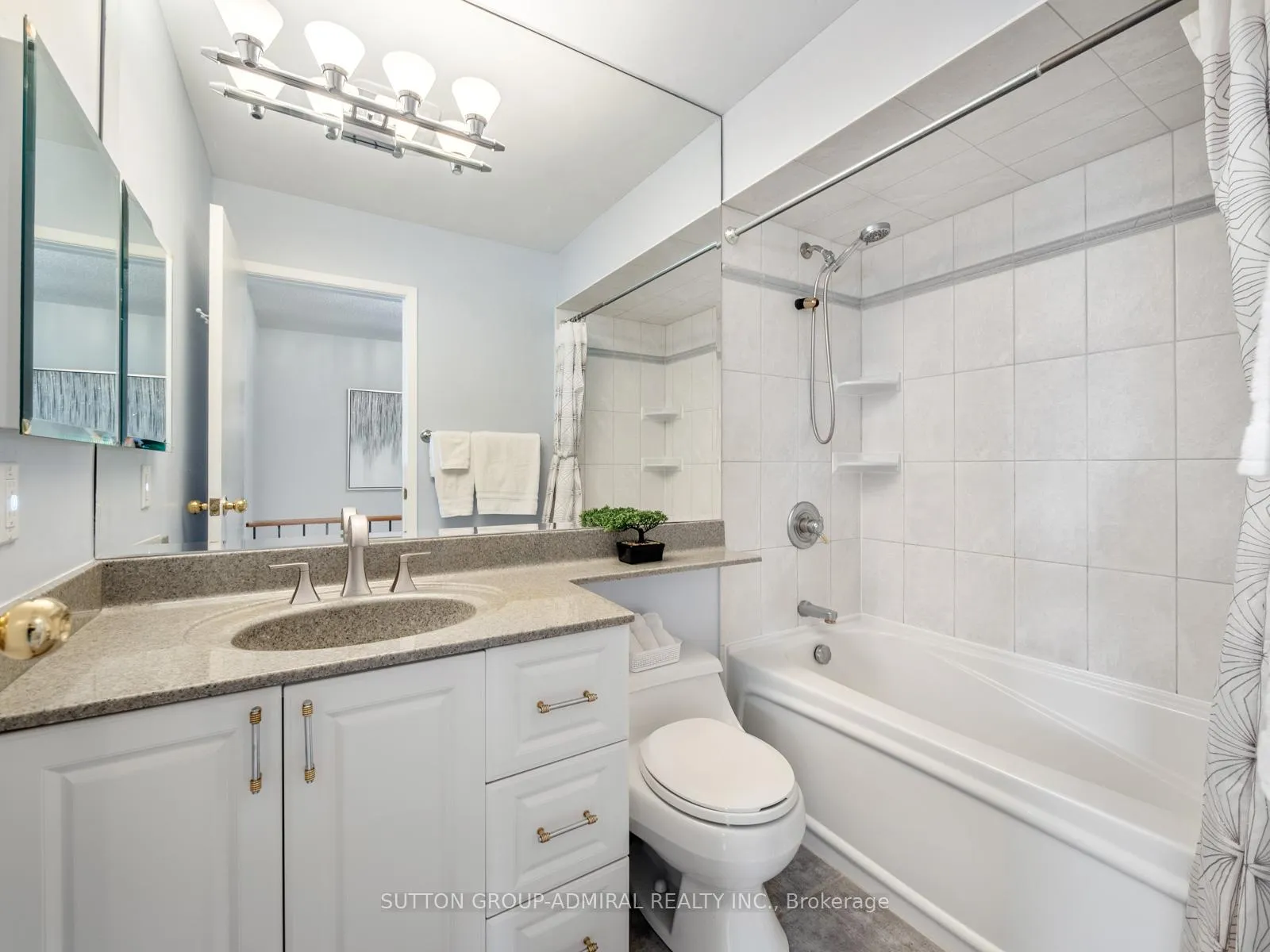 Photo 19 of 120 Glenmanor Way, Vaughan, Crestwood-Springfarm-Yorkhill — HOMEH
