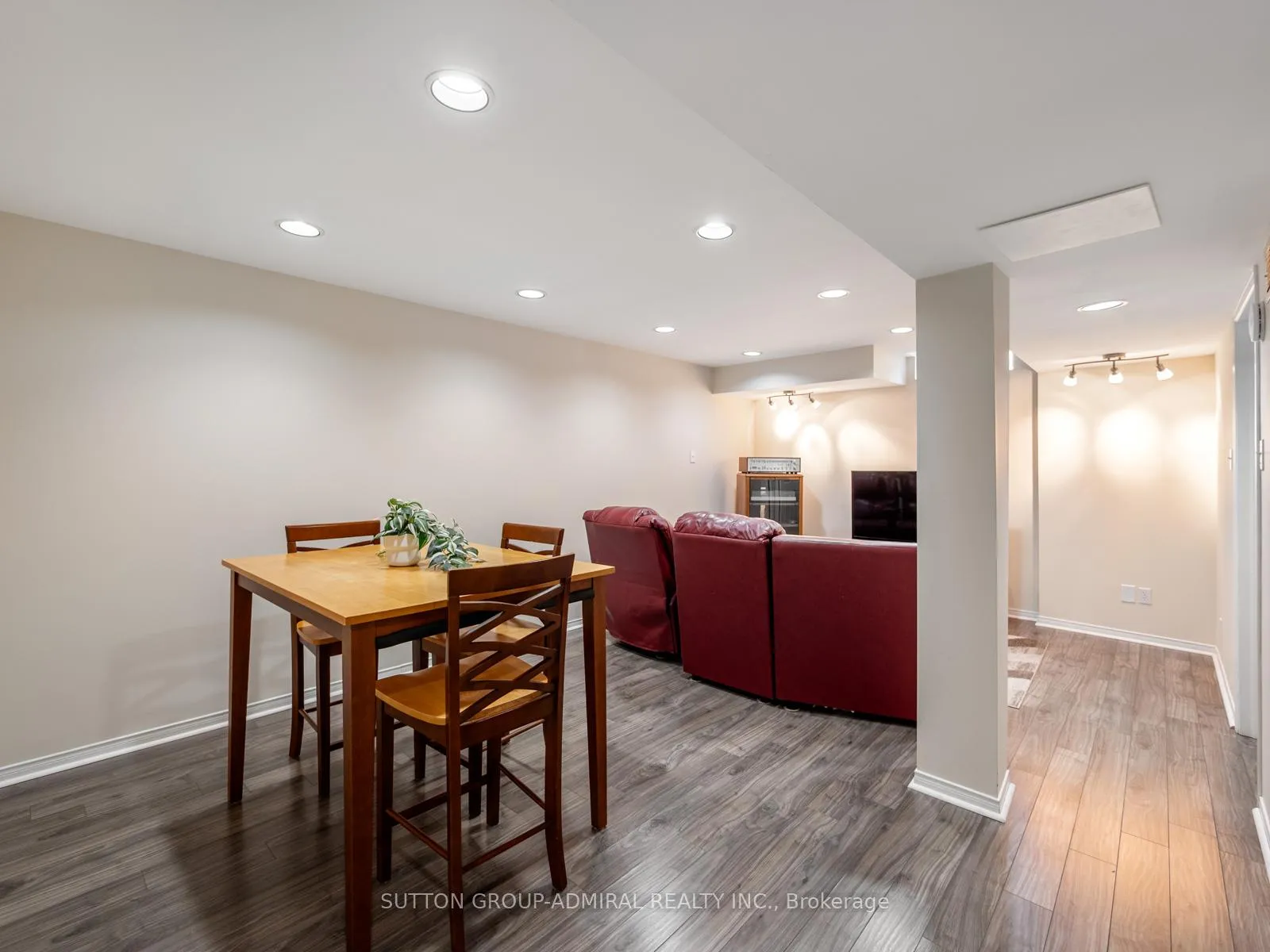 Photo 23 of 120 Glenmanor Way, Vaughan, Crestwood-Springfarm-Yorkhill — HOMEH