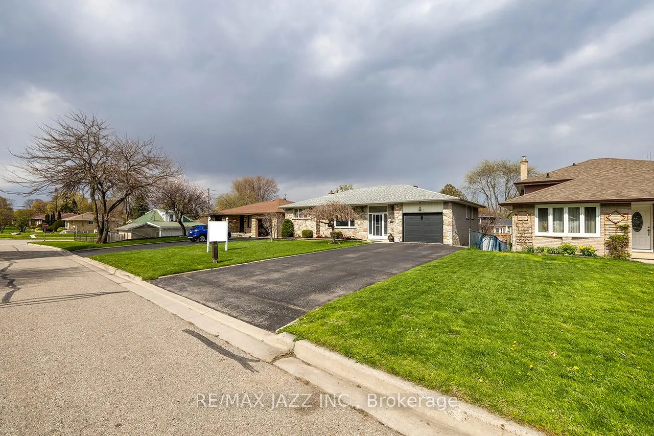 Photo 3 of 397 Fairlawn Street, Oshawa, McLaughlin — HOMEH