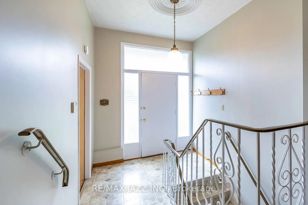Photo 4 of 397 Fairlawn Street, Oshawa, McLaughlin — HOMEH