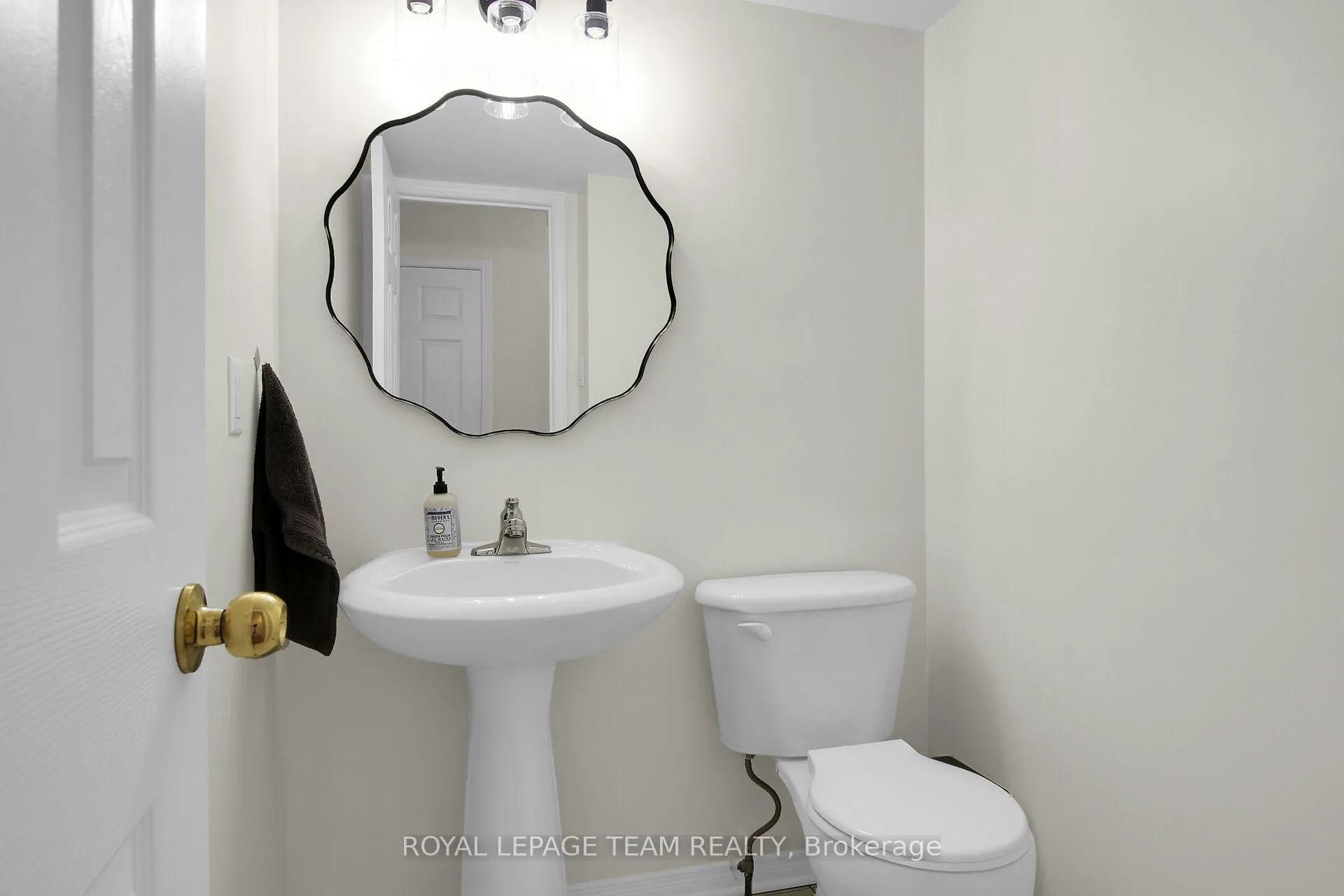 Photo 5 of 239 Gershwin Private, Ottawa, Westcliffe Estates — HOMEH