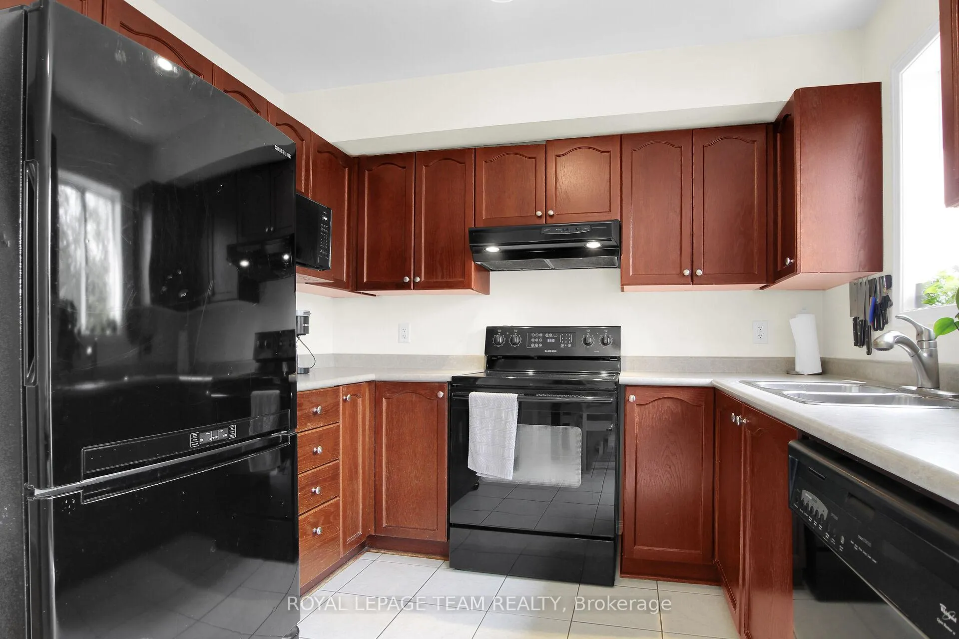 Photo 9 of 239 Gershwin Private, Ottawa, Westcliffe Estates — HOMEH