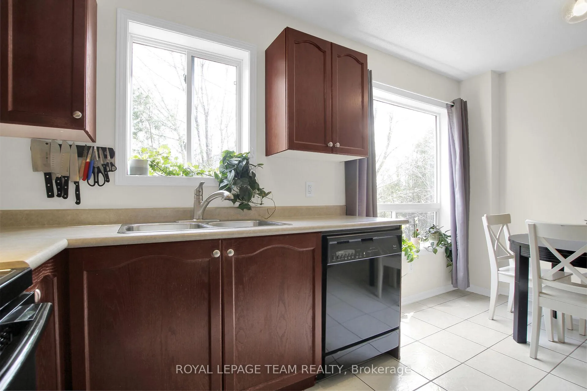 Photo 11 of 239 Gershwin Private, Ottawa, Westcliffe Estates — HOMEH