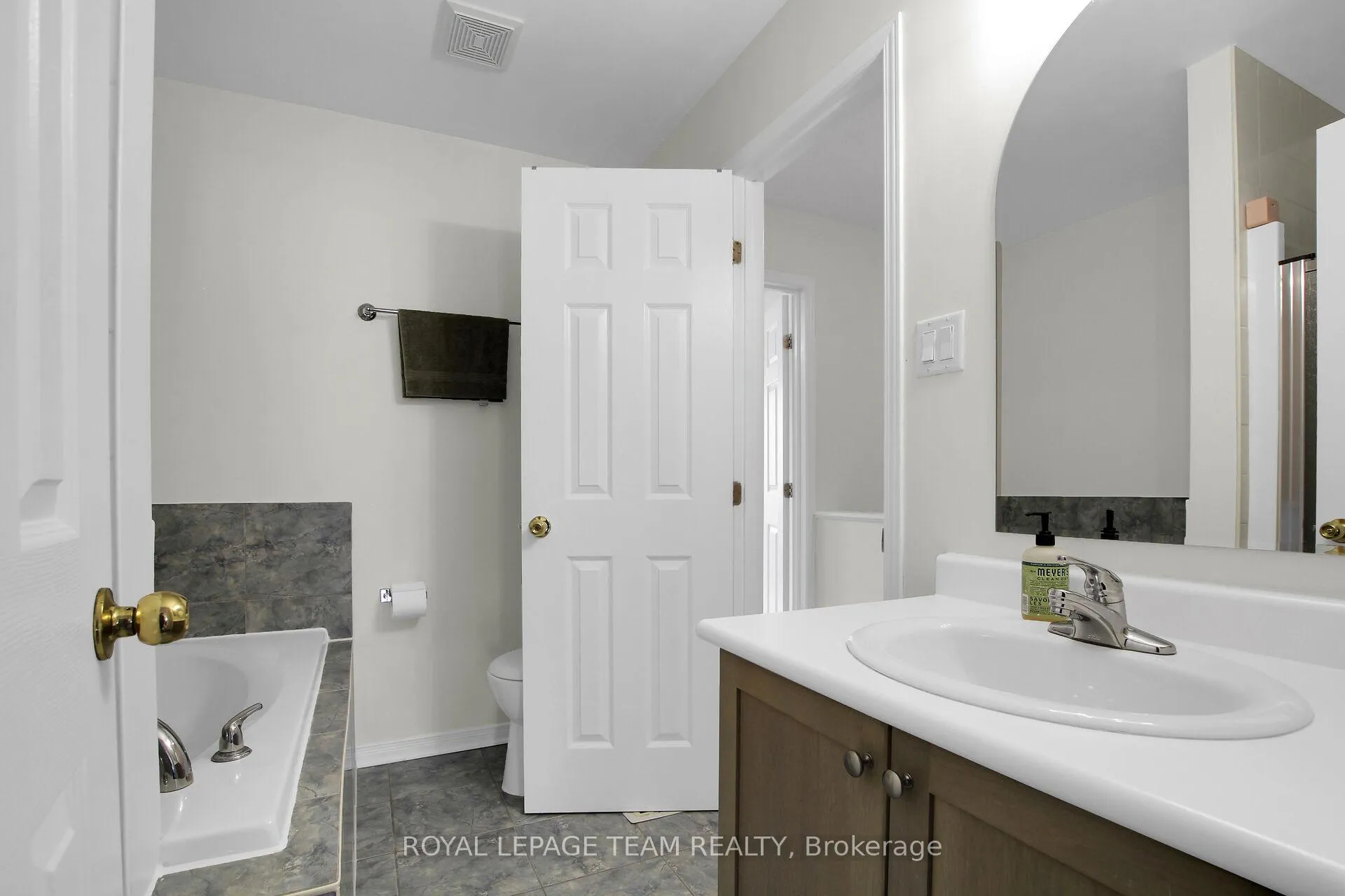 Photo 19 of 239 Gershwin Private, Ottawa, Westcliffe Estates — HOMEH