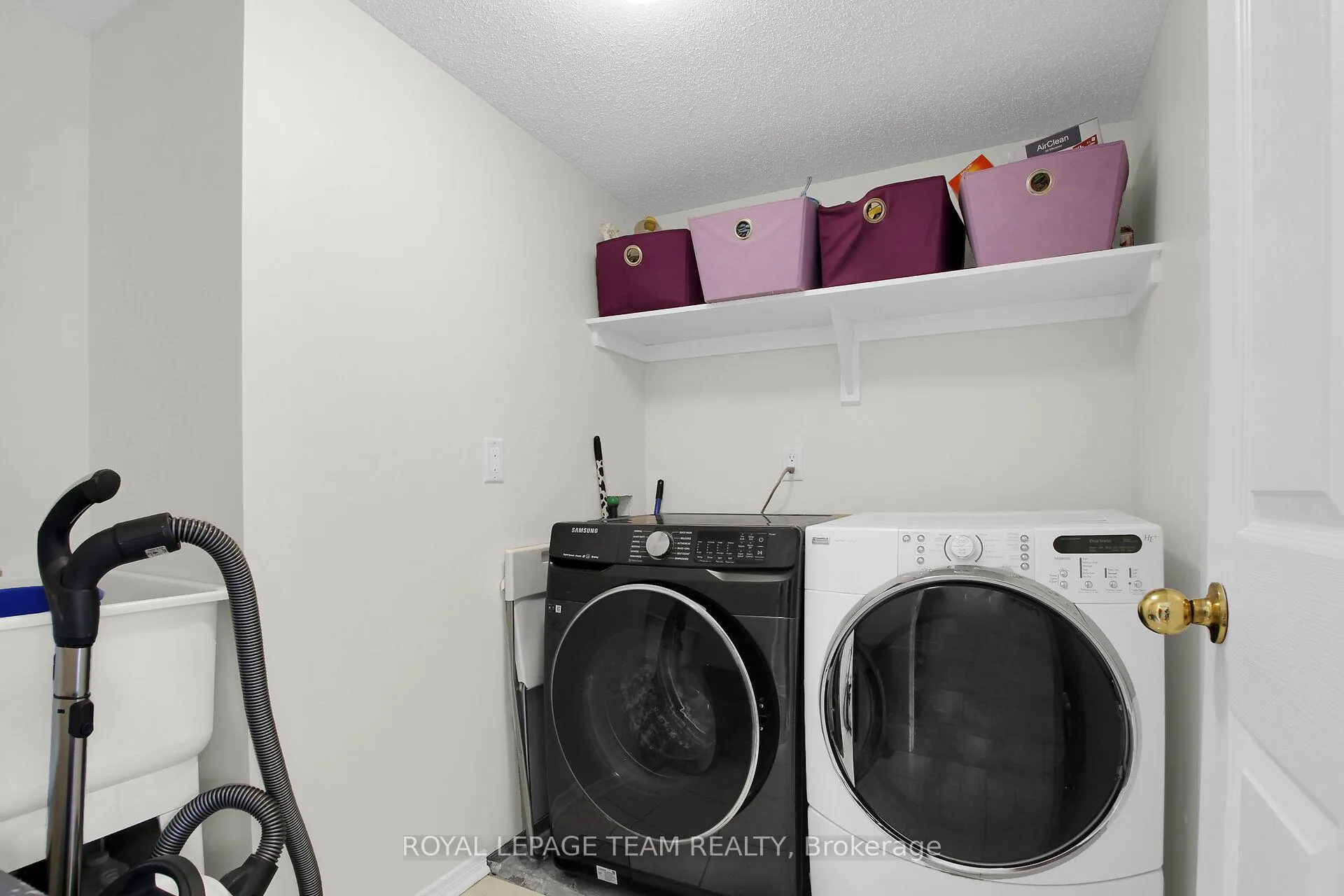 Photo 23 of 239 Gershwin Private, Ottawa, Westcliffe Estates — HOMEH
