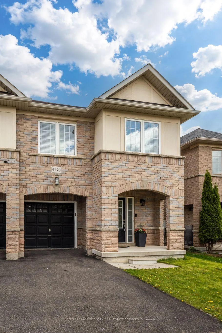 Photo 2 of 4170 Thomas Alton Boulevard, Burlington, Alton — HOMEH
