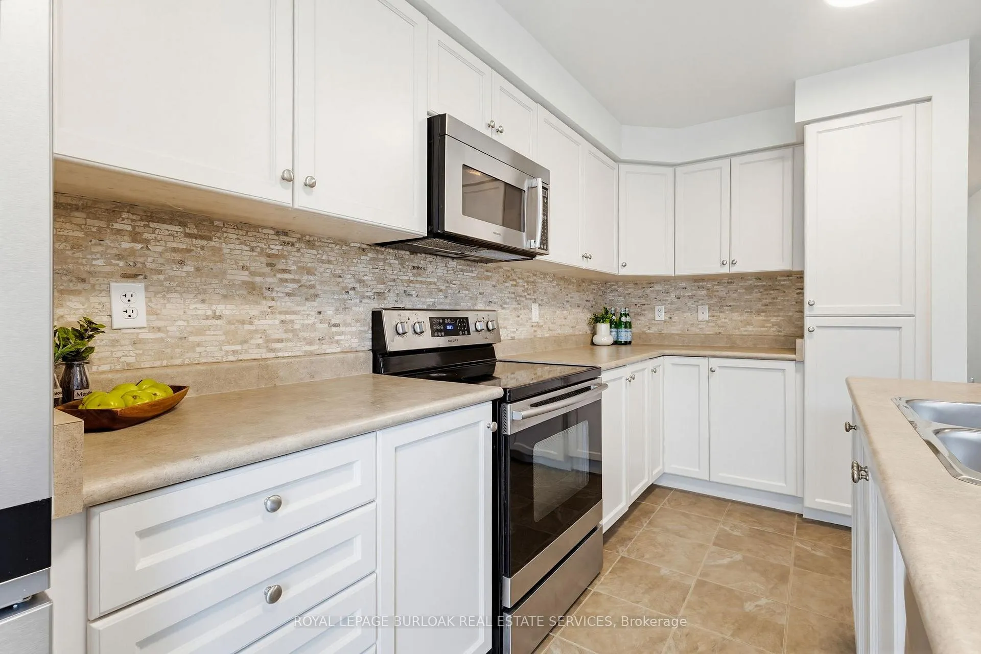Photo 11 of 4170 Thomas Alton Boulevard, Burlington, Alton — HOMEH