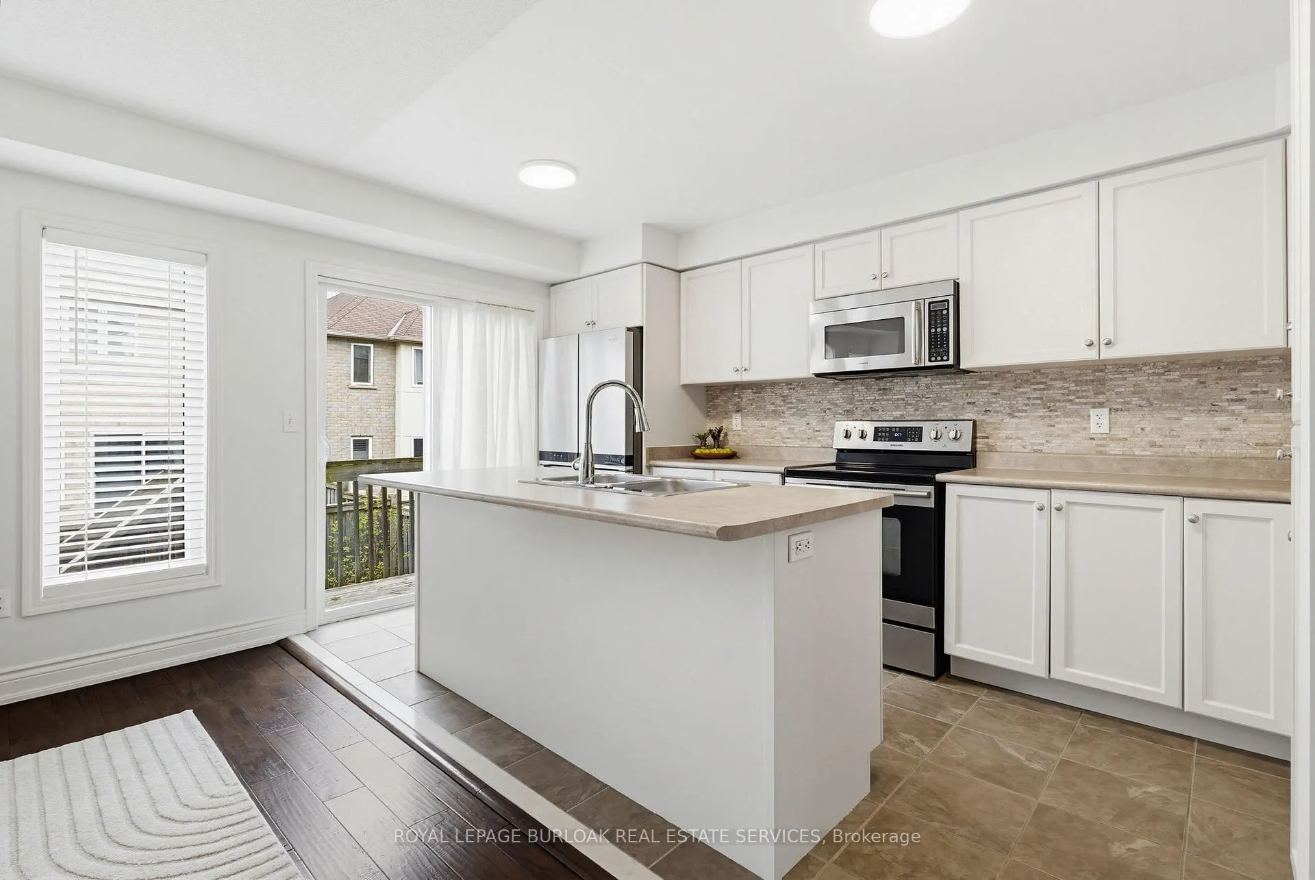Photo 12 of 4170 Thomas Alton Boulevard, Burlington, Alton — HOMEH