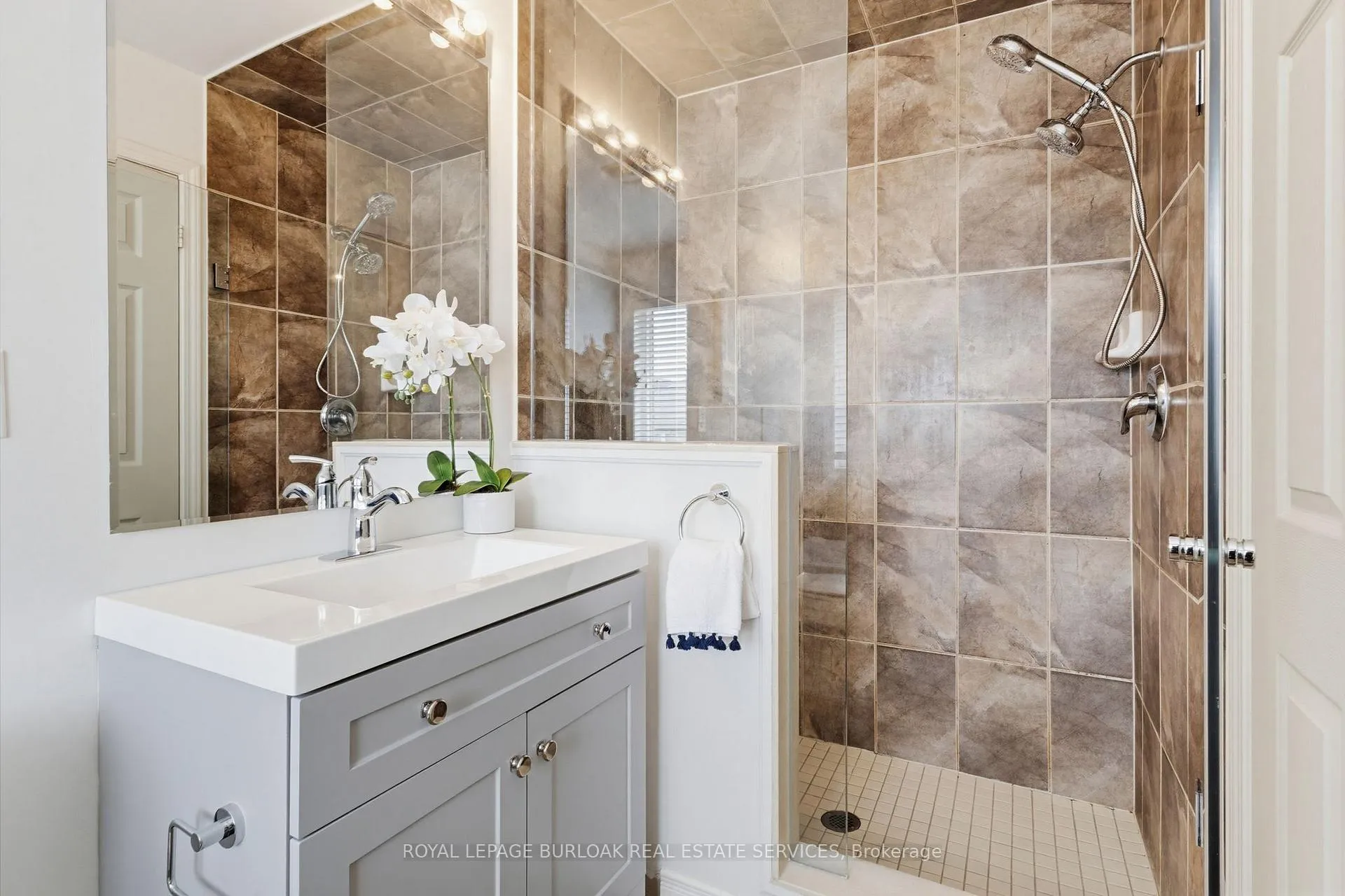 Photo 17 of 4170 Thomas Alton Boulevard, Burlington, Alton — HOMEH