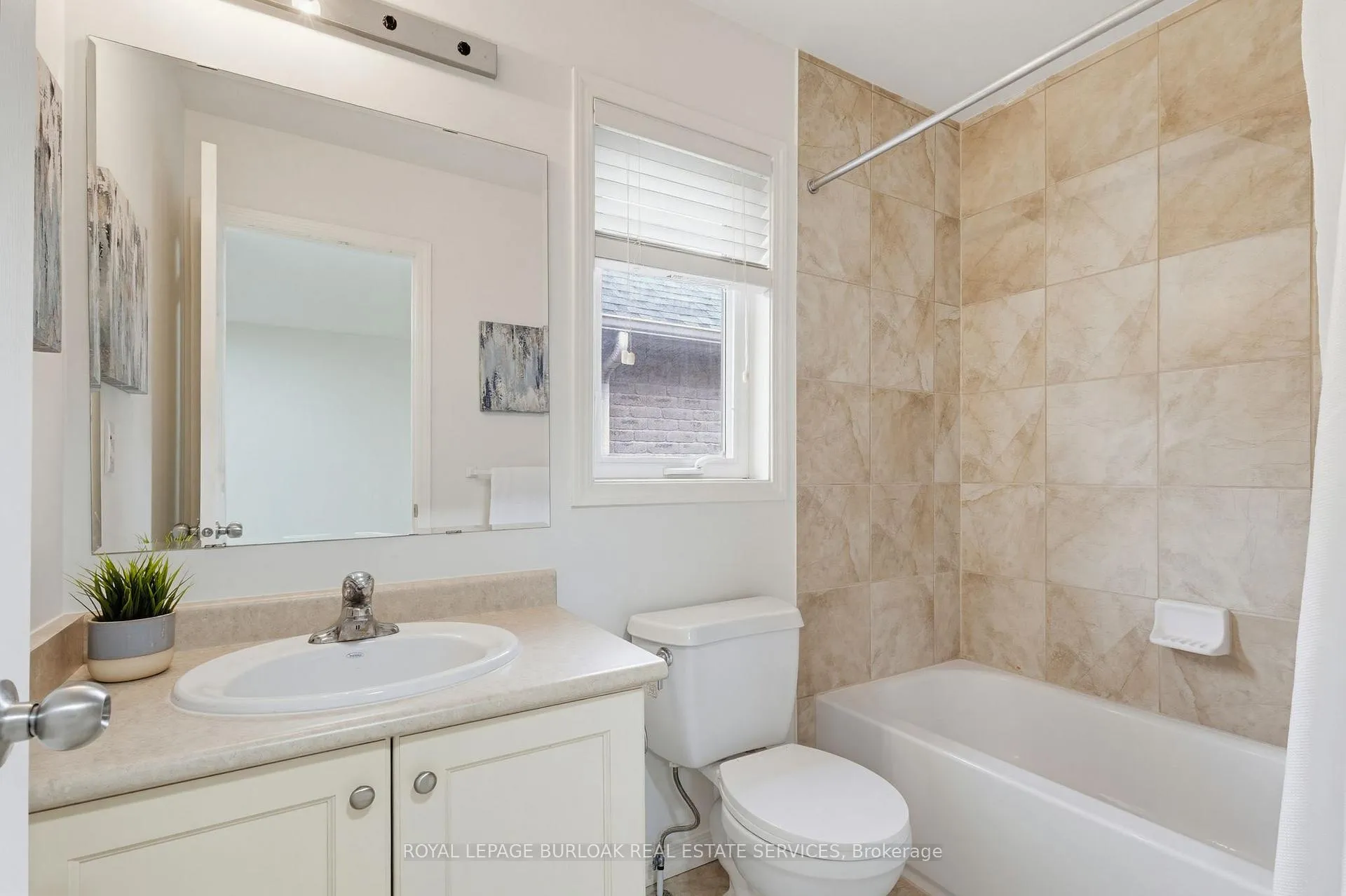 Photo 24 of 4170 Thomas Alton Boulevard, Burlington, Alton — HOMEH