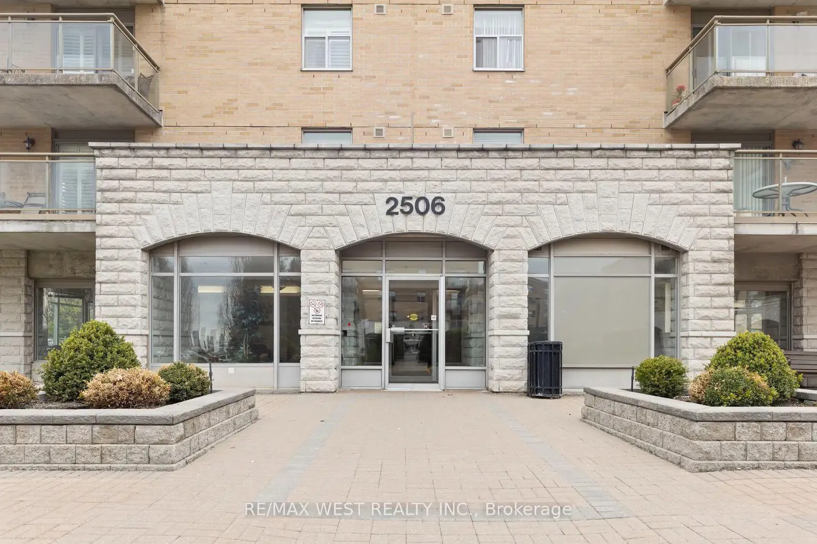 Photo 2 of Unit 511, 2506 Rutherford Road, Vaughan, Maple — HOMEH