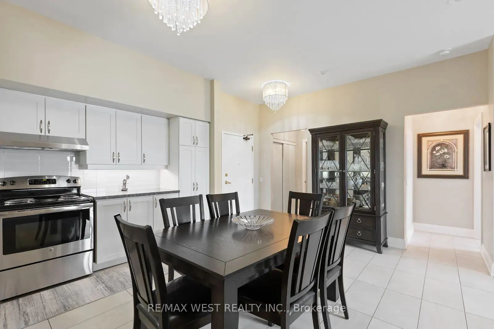 Photo 6 of Unit 511, 2506 Rutherford Road, Vaughan, Maple — HOMEH