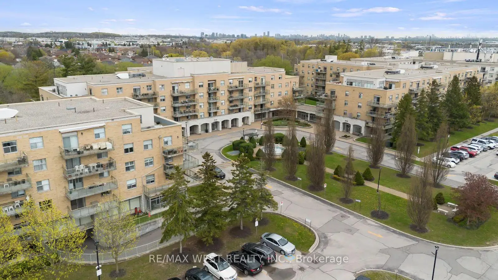Photo 32 of Unit 511, 2506 Rutherford Road, Vaughan, Maple — HOMEH